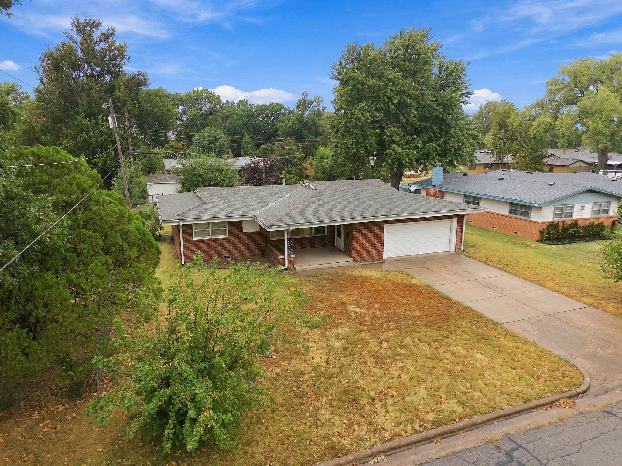7826 W Quail Ln Property Photo 1