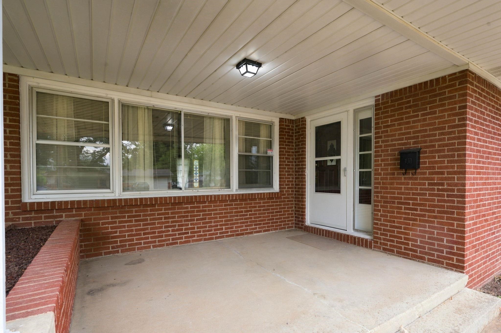 7826 W Quail Ln Property Photo 3