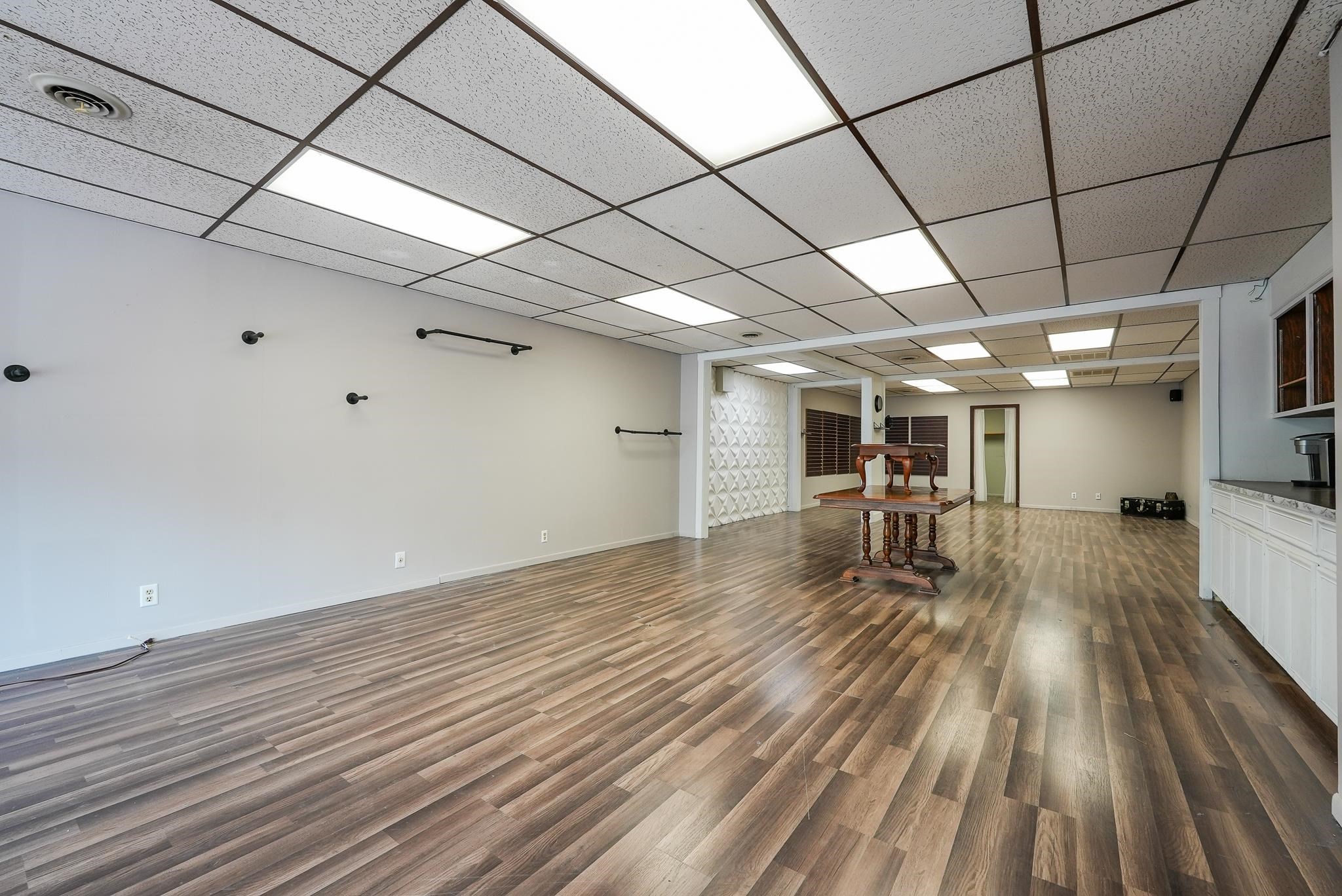 112 S Main Property Photo 4