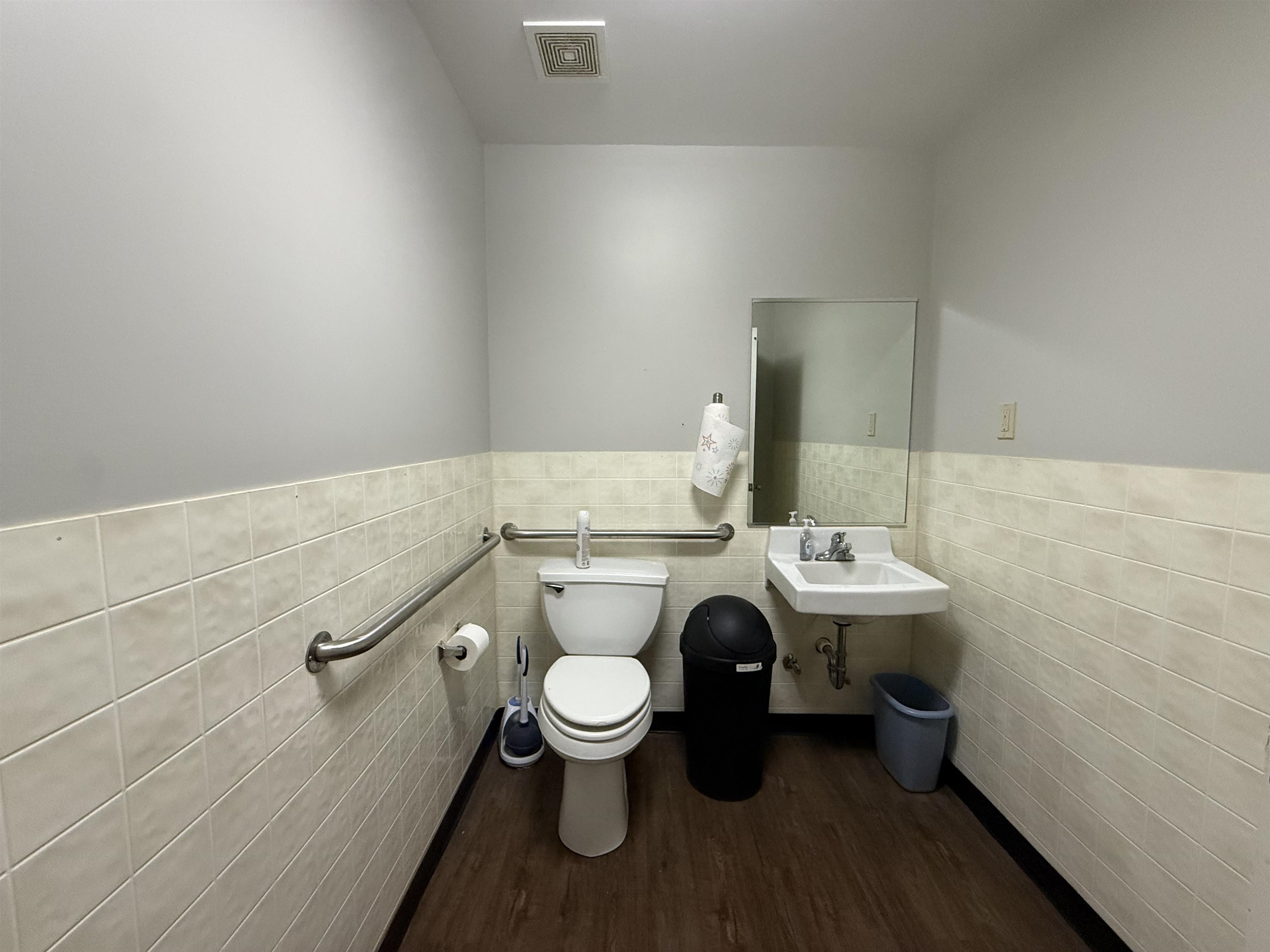 112 S Main Property Photo 15