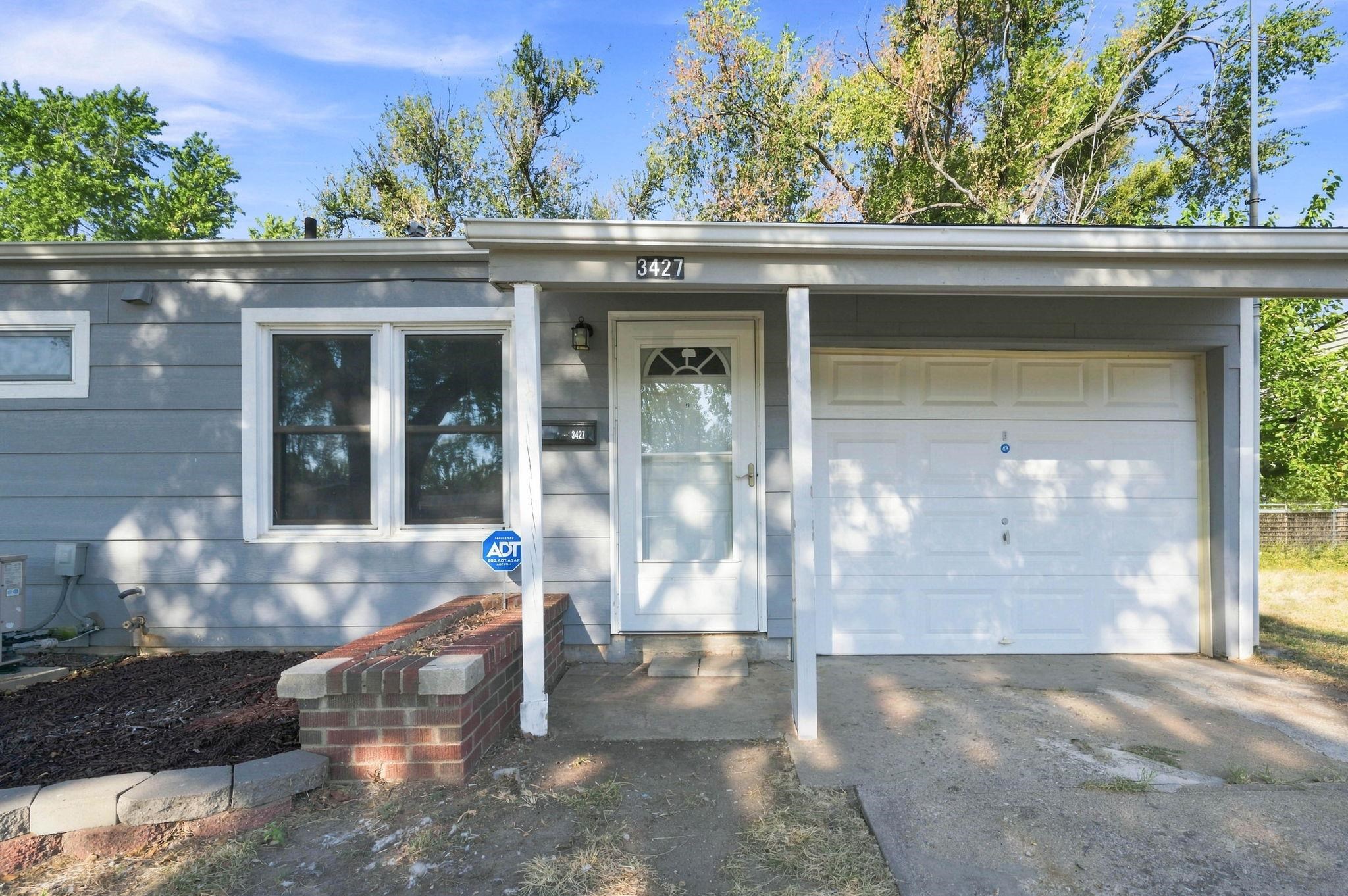 3427 S Everett Ave Property Photo 3