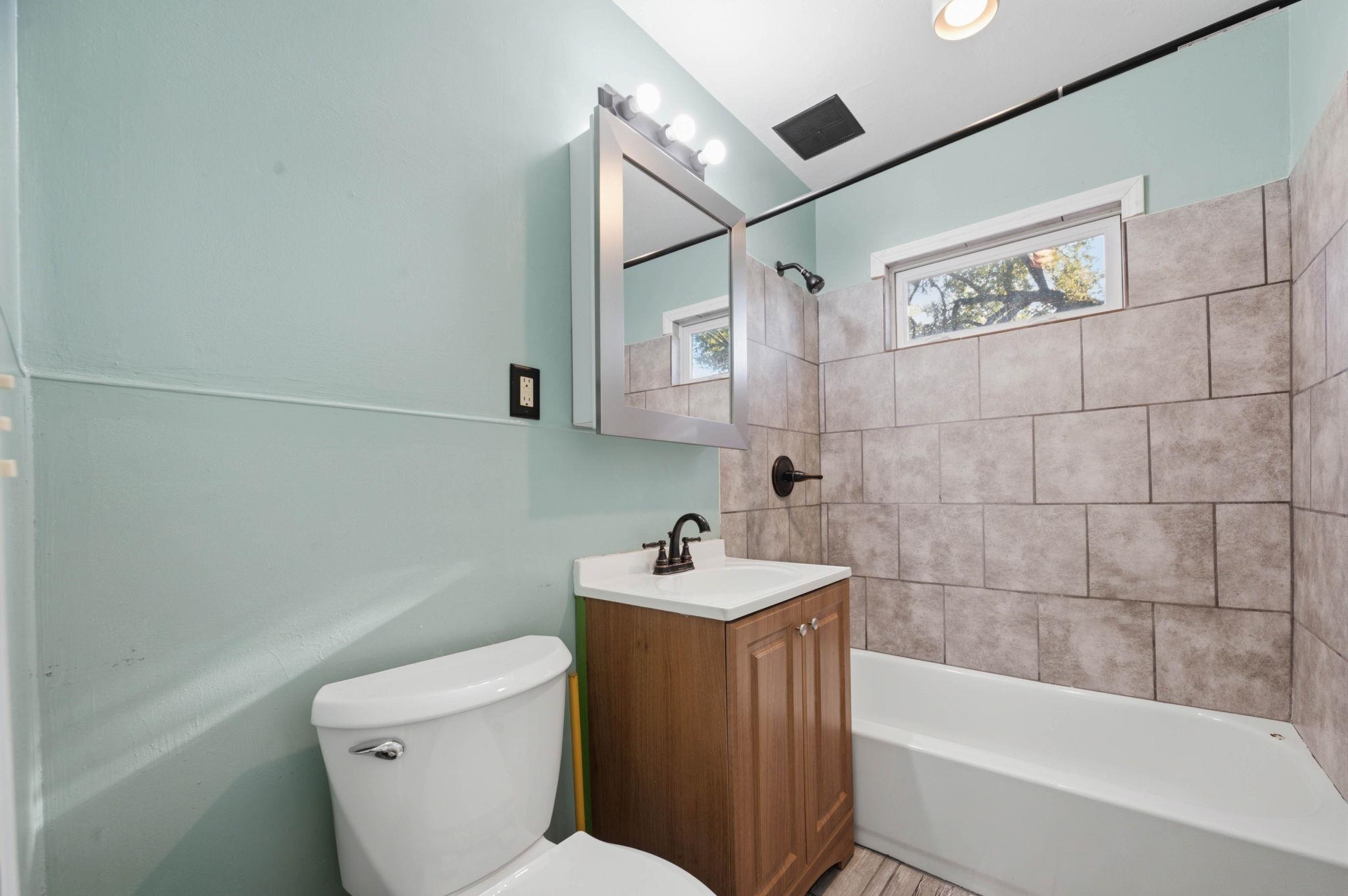 3427 S Everett Ave Property Photo 8