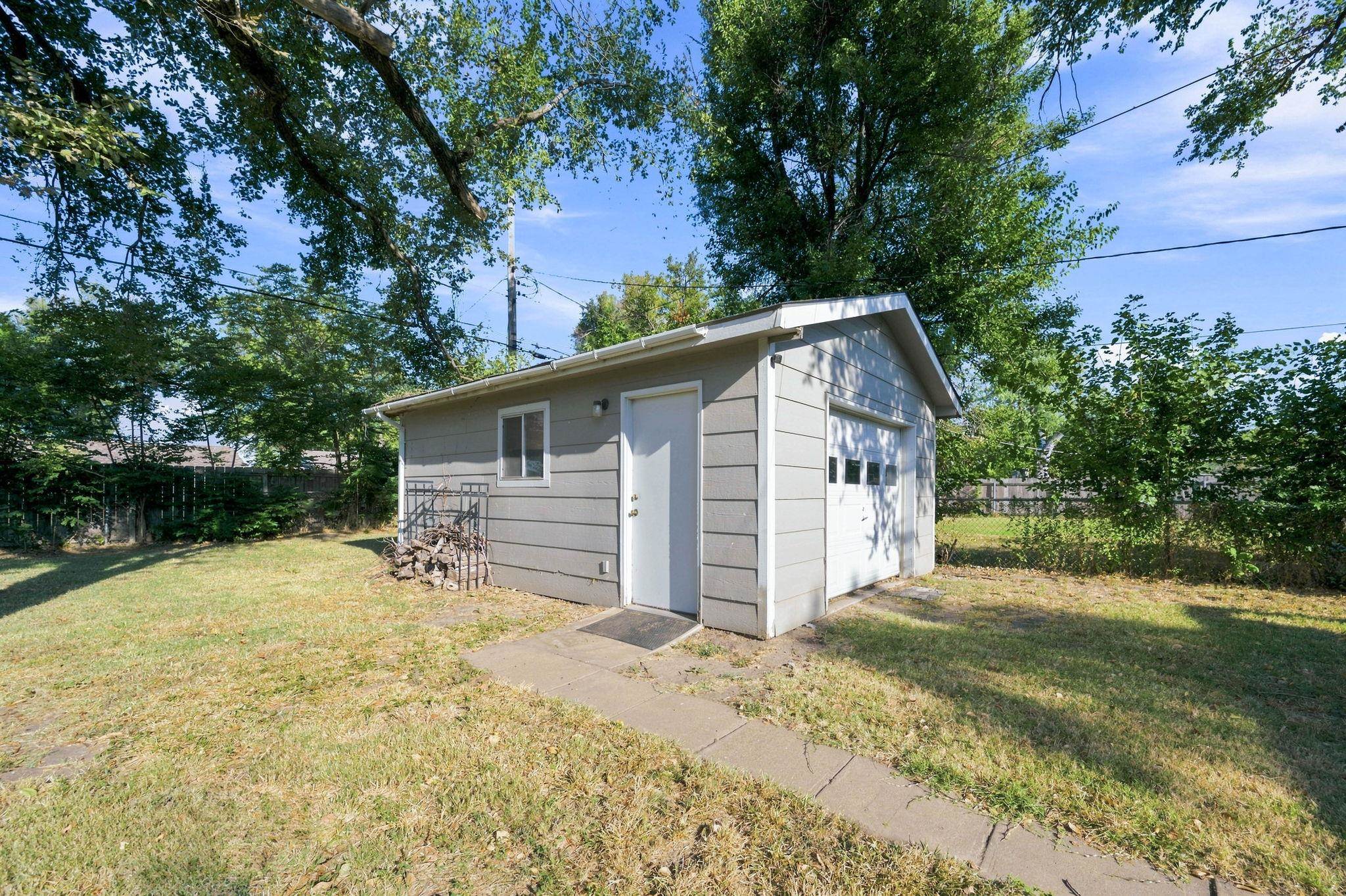 3427 S Everett Ave Property Photo 20