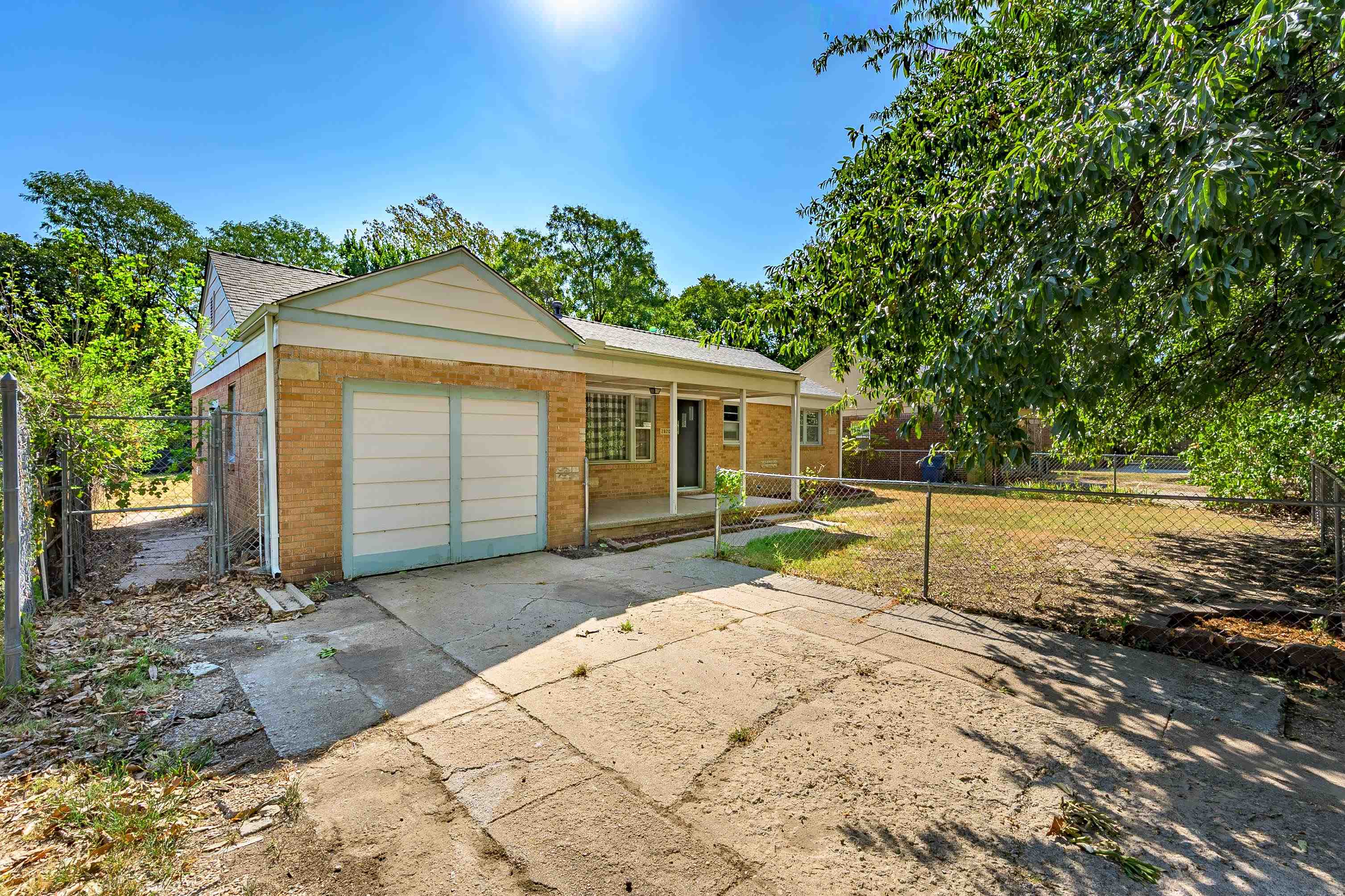 2820 S Mosley St Property Photo 2