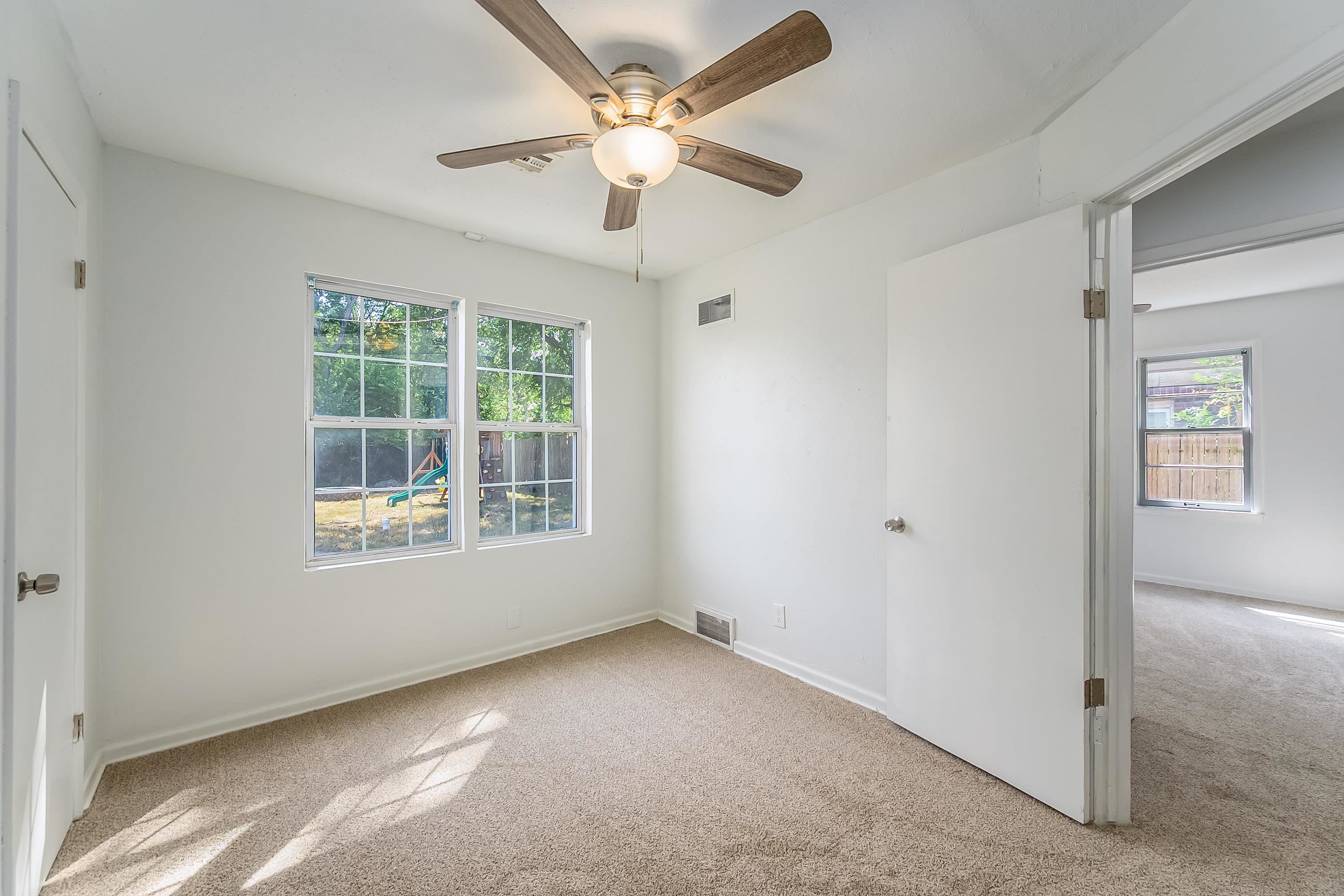 2820 S Mosley St Property Photo 4