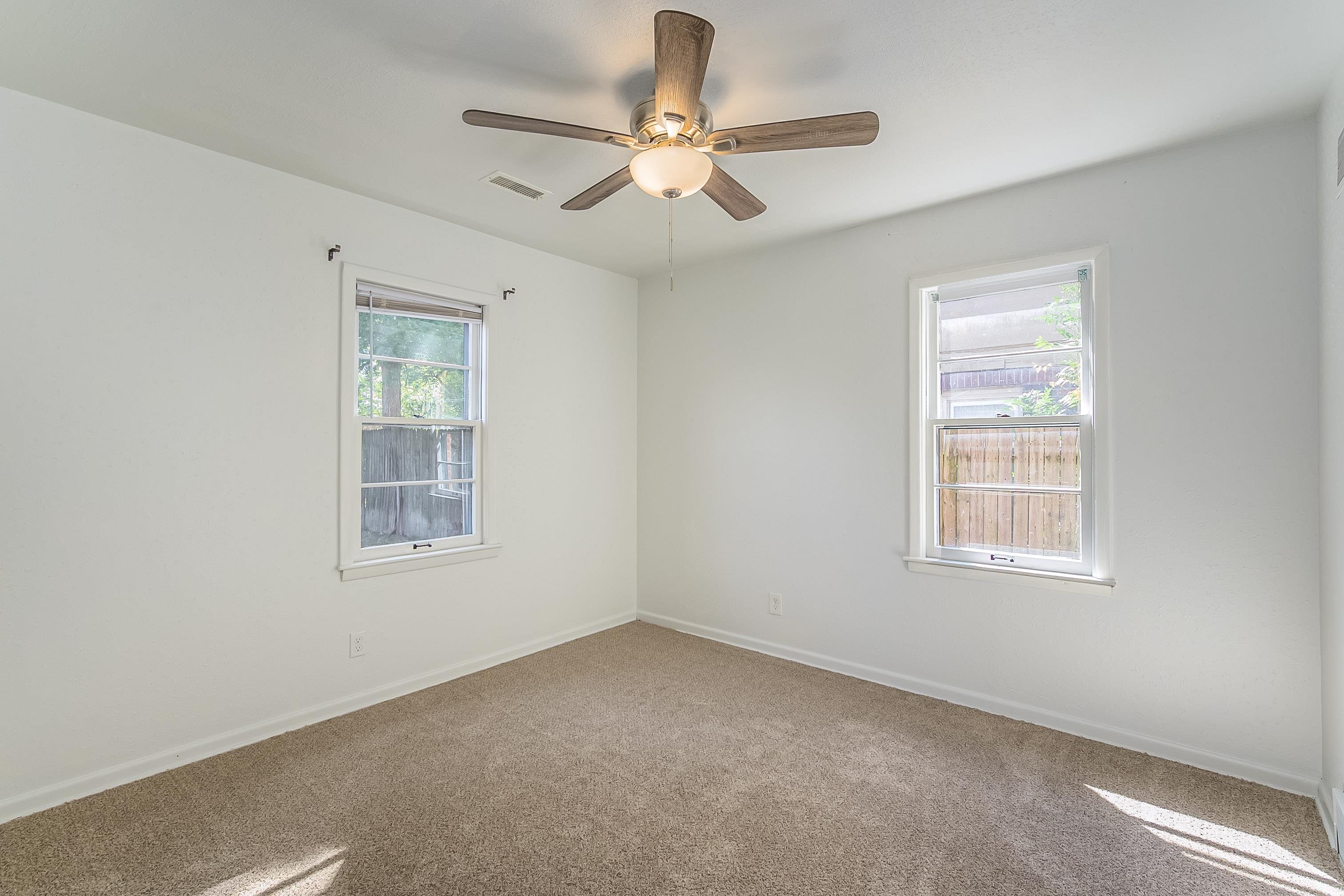 2820 S Mosley St Property Photo 5
