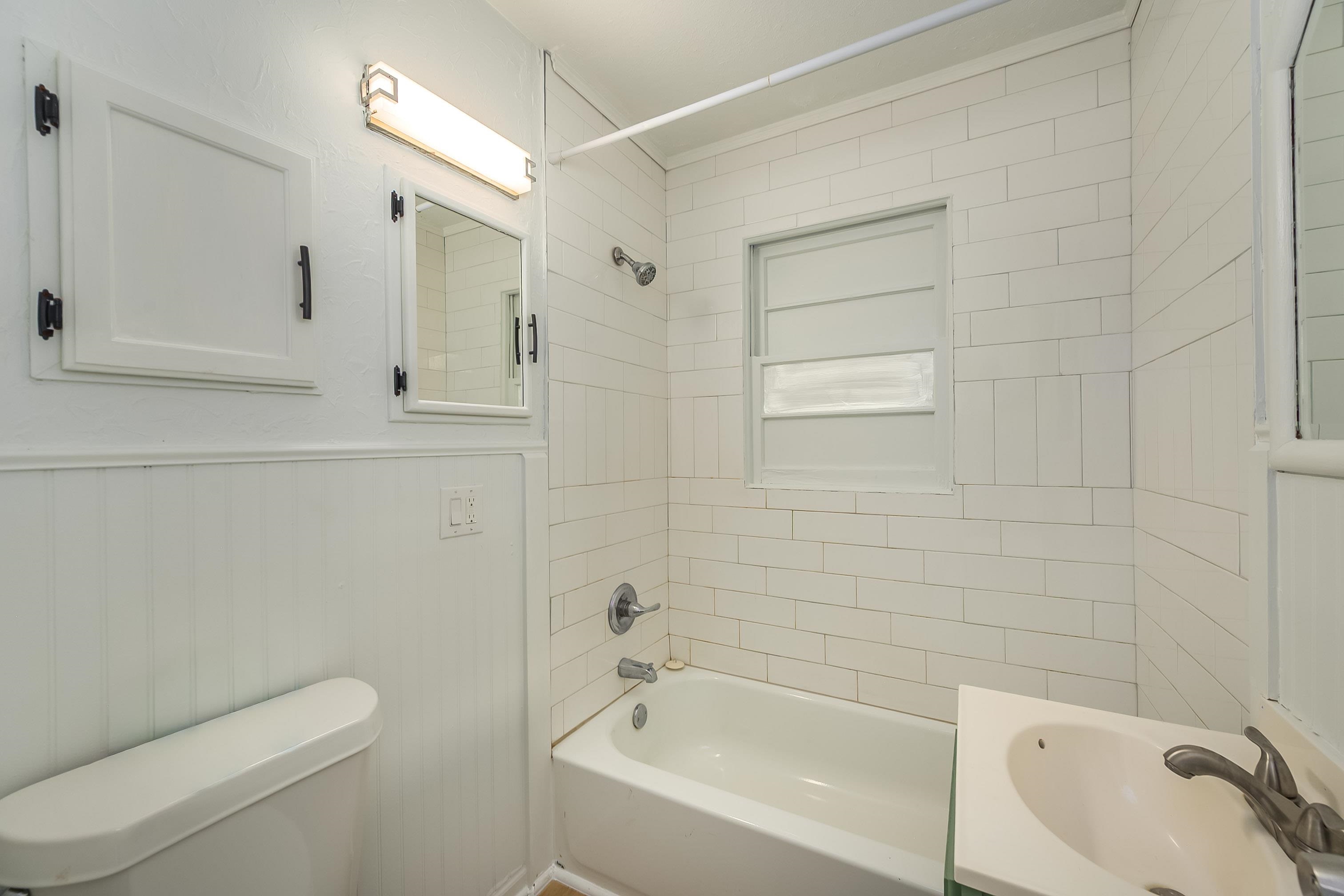 2820 S Mosley St Property Photo 6