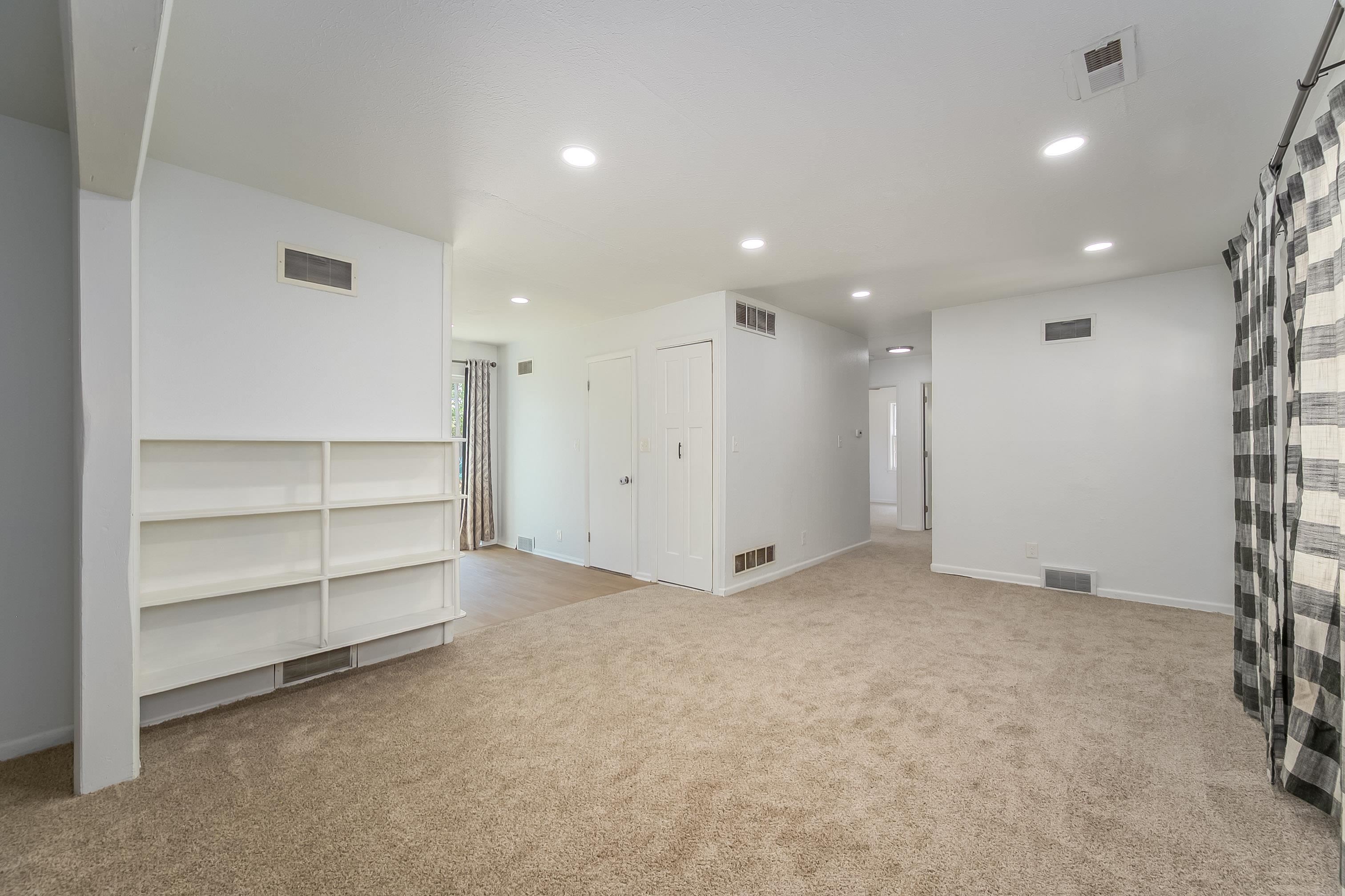 2820 S Mosley St Property Photo 10