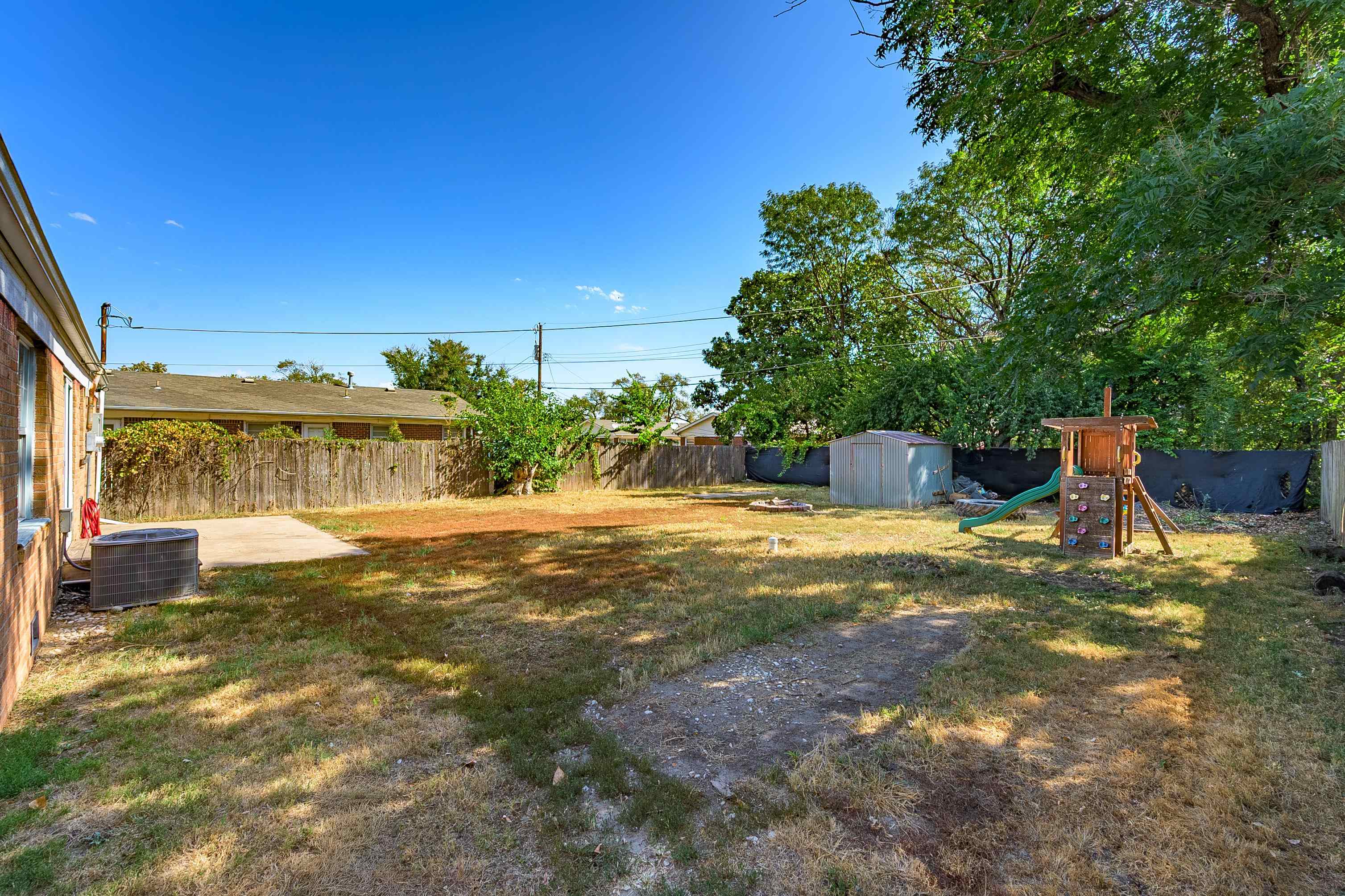 2820 S Mosley St Property Photo 12