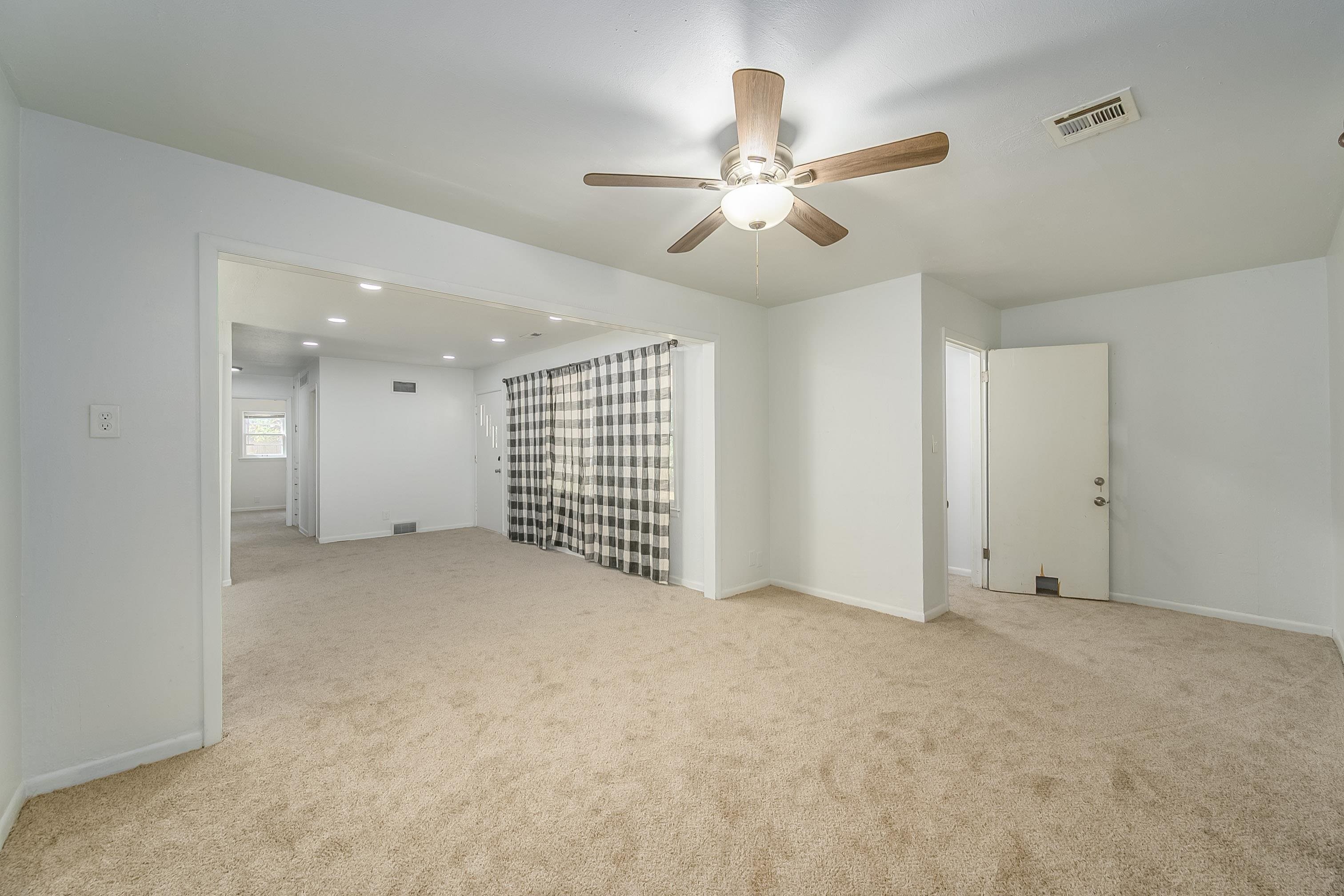 2820 S Mosley St Property Photo 29