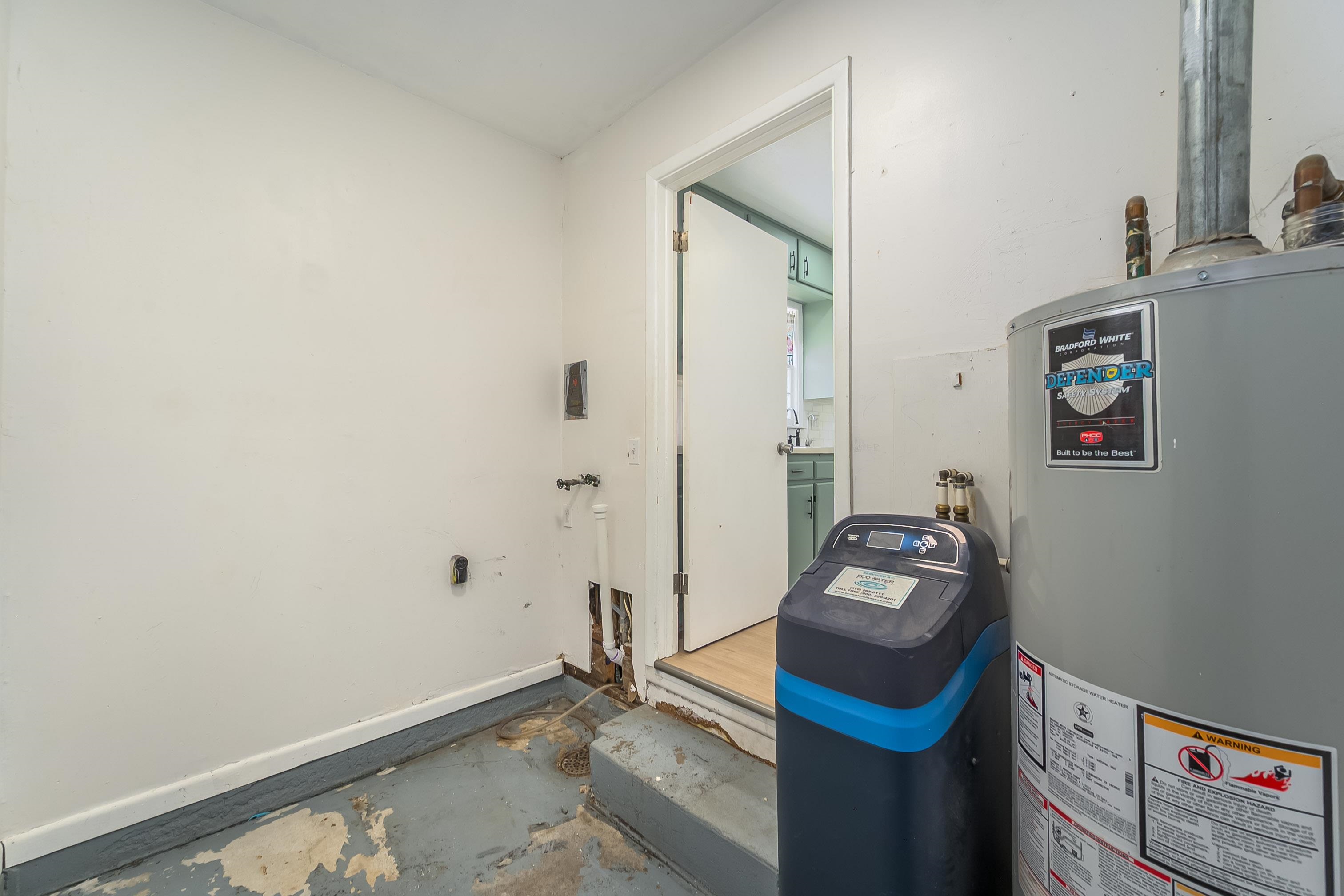 2820 S Mosley St Property Photo 36