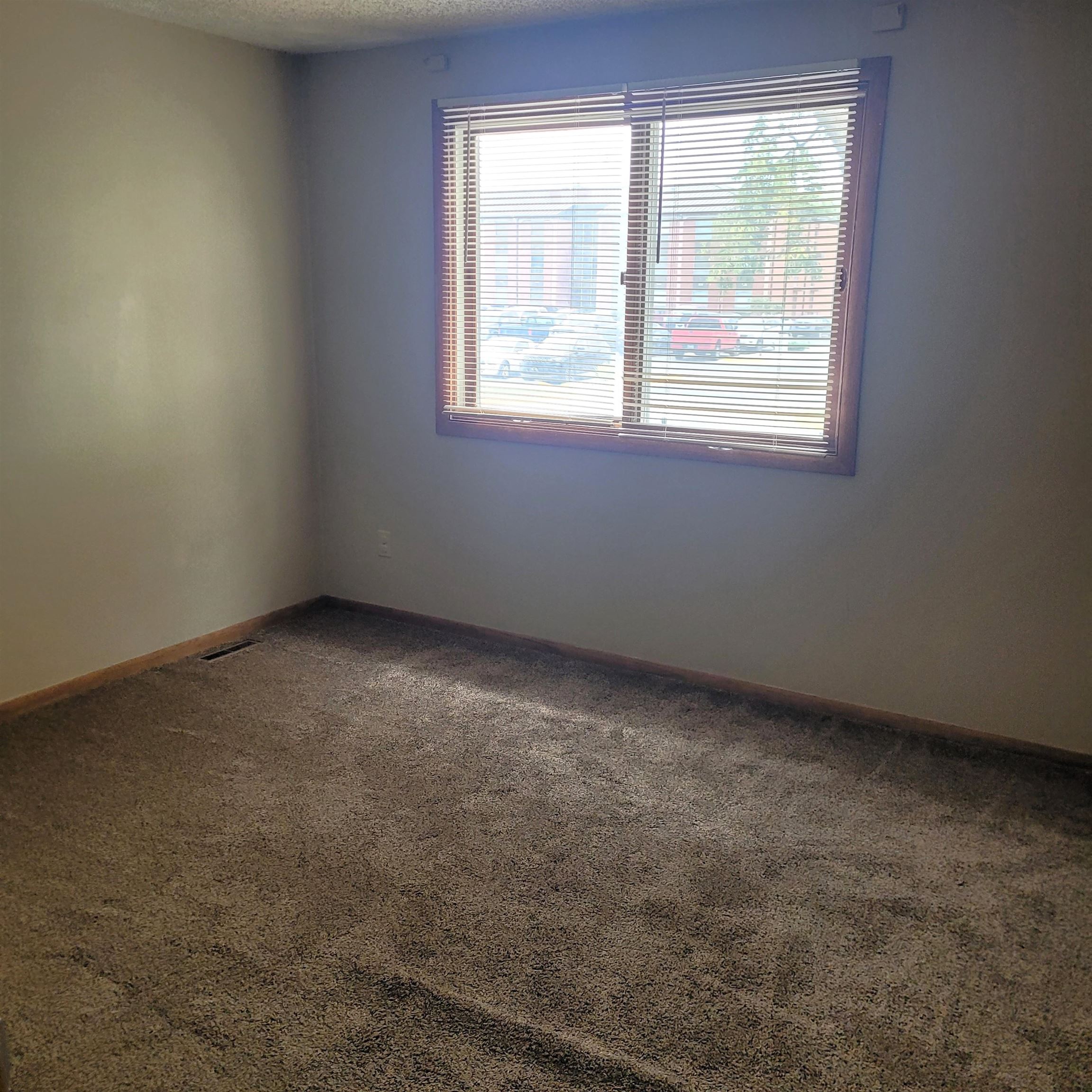 128 W Kirwin Ave Property Photo 4