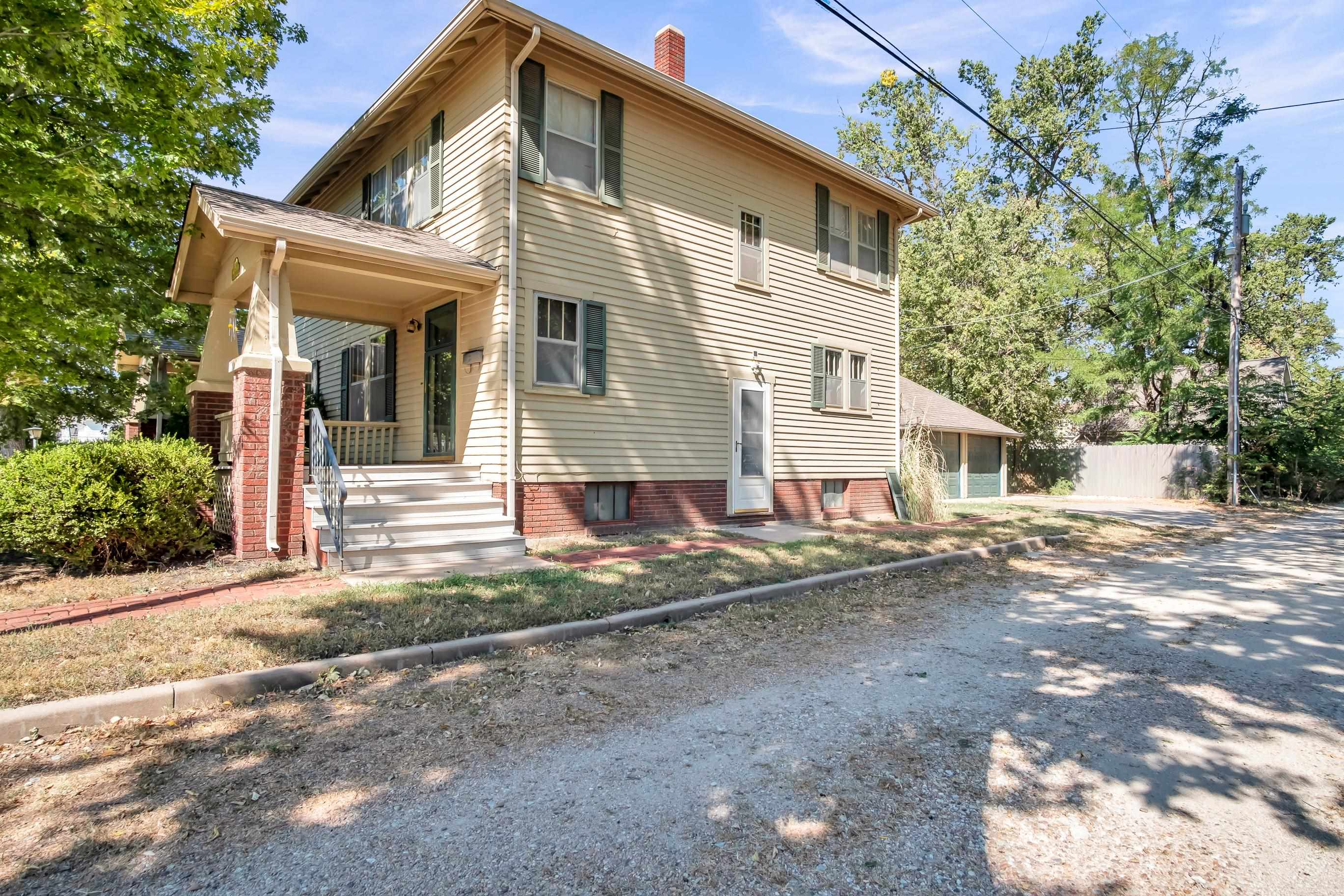 316 N Pine St Property Photo 2