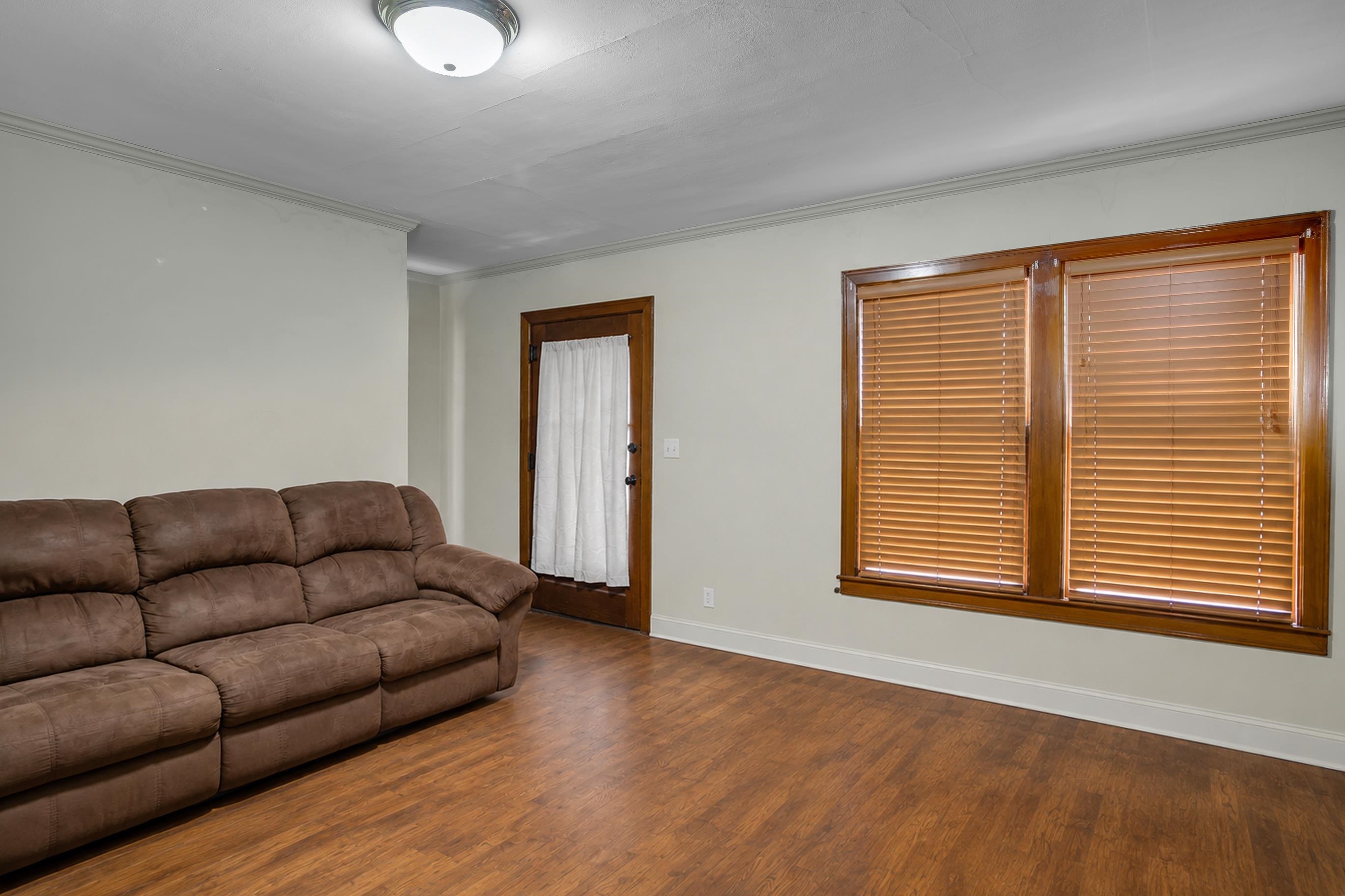 316 N Pine St Property Photo 5