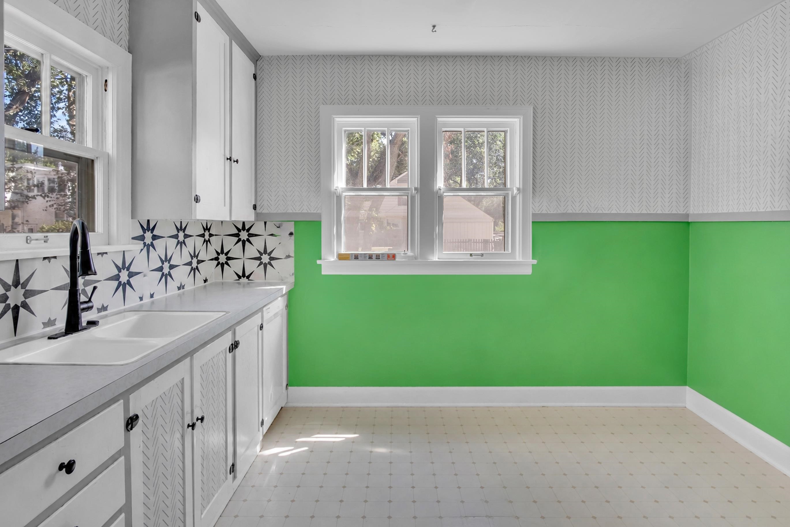 316 N Pine St Property Photo 6