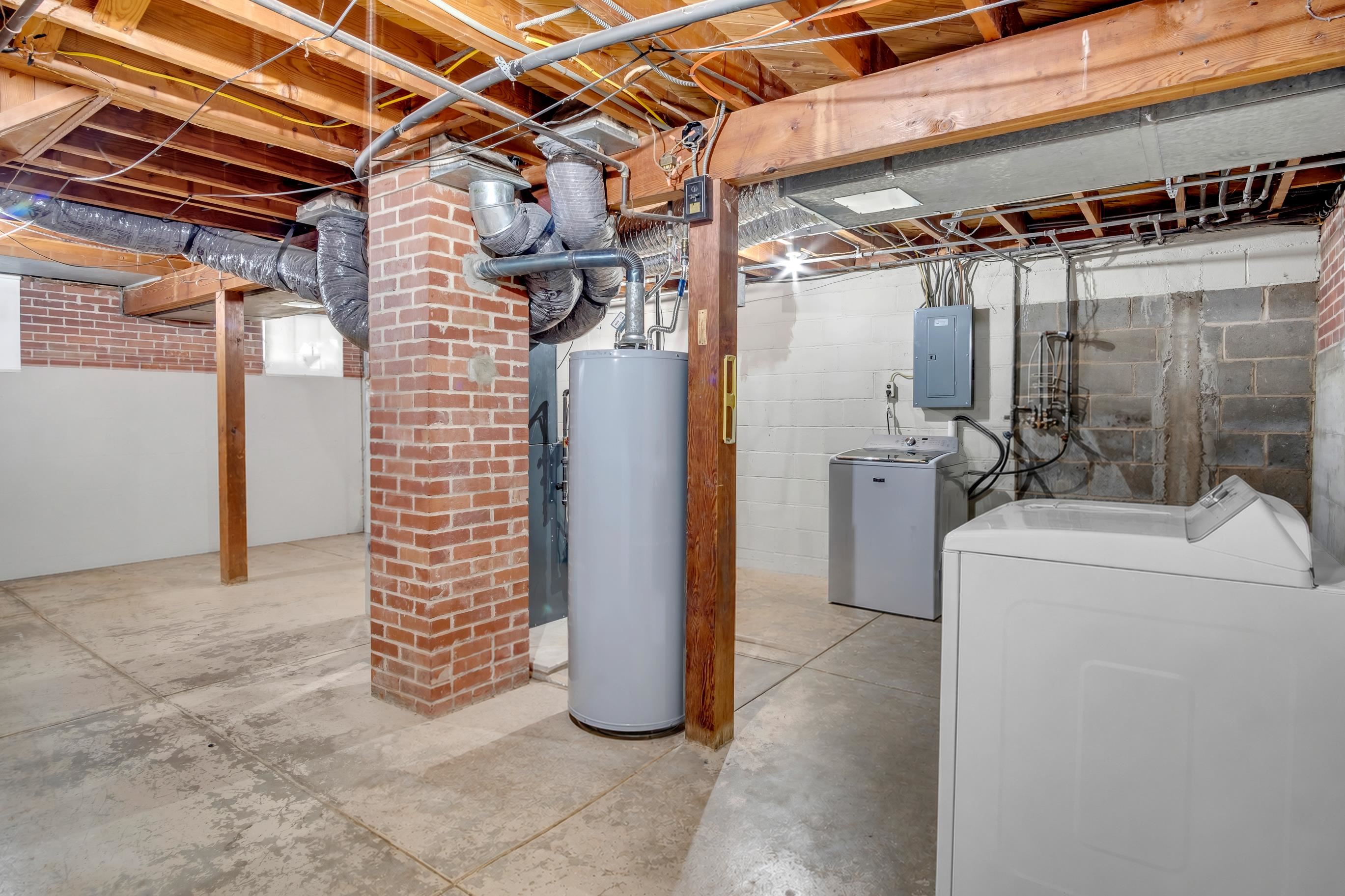 316 N Pine St Property Photo 8