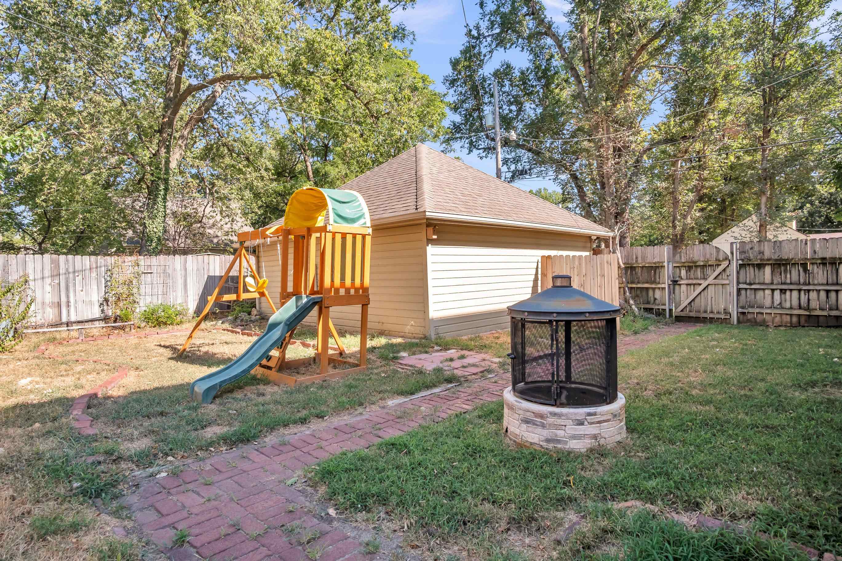 316 N Pine St Property Photo 13