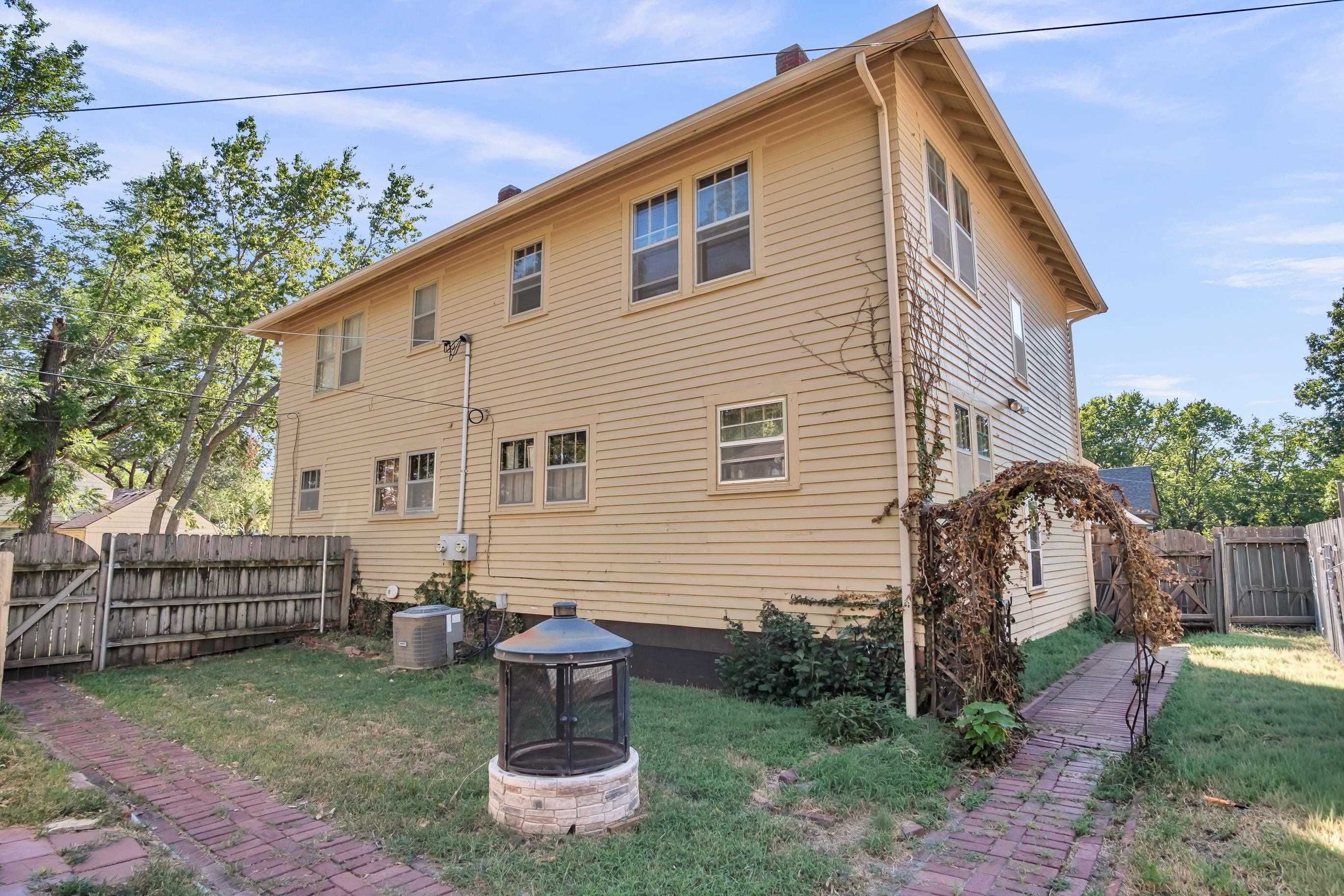 316 N Pine St Property Photo 14