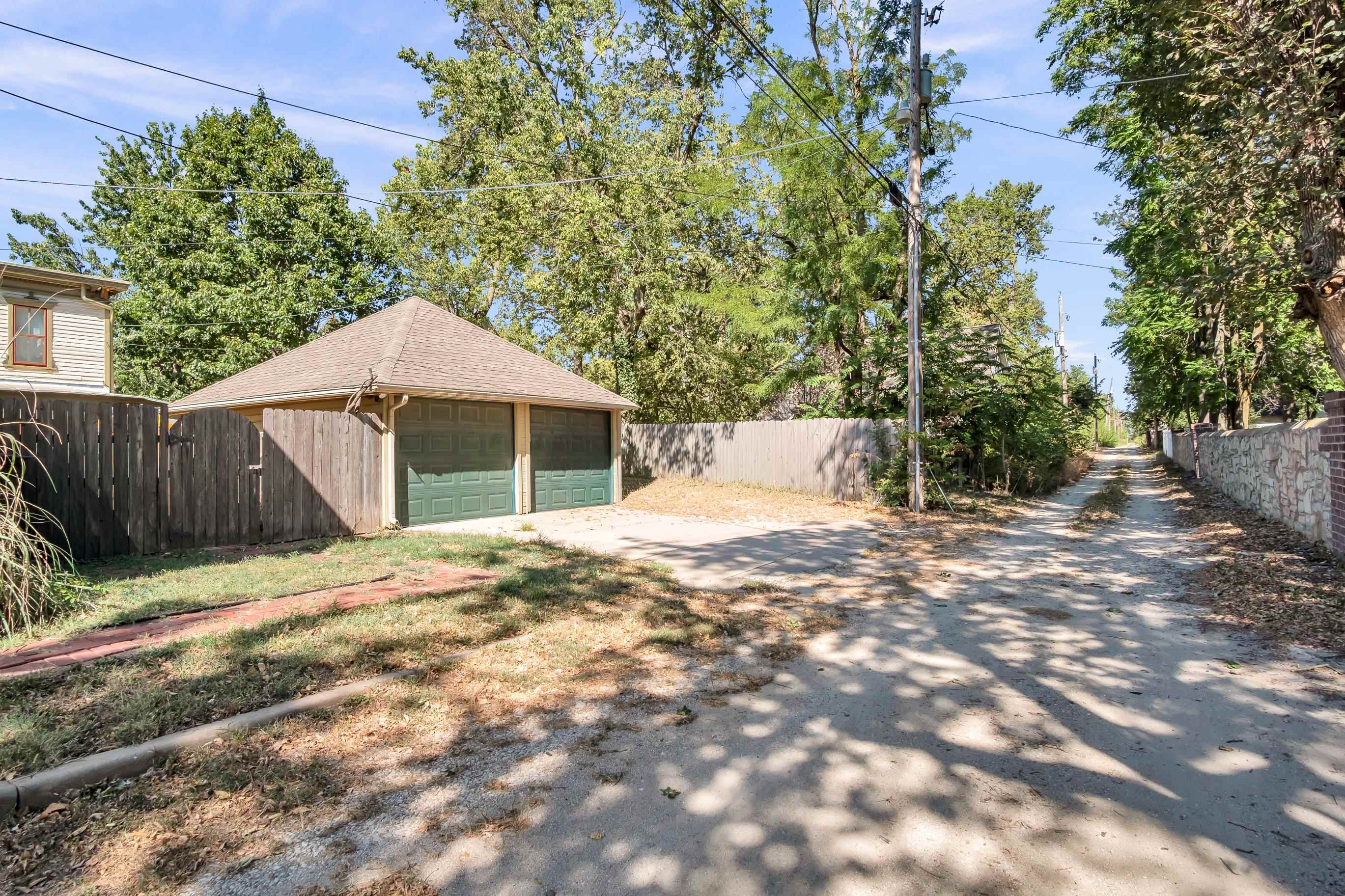 316 N Pine St Property Photo 15