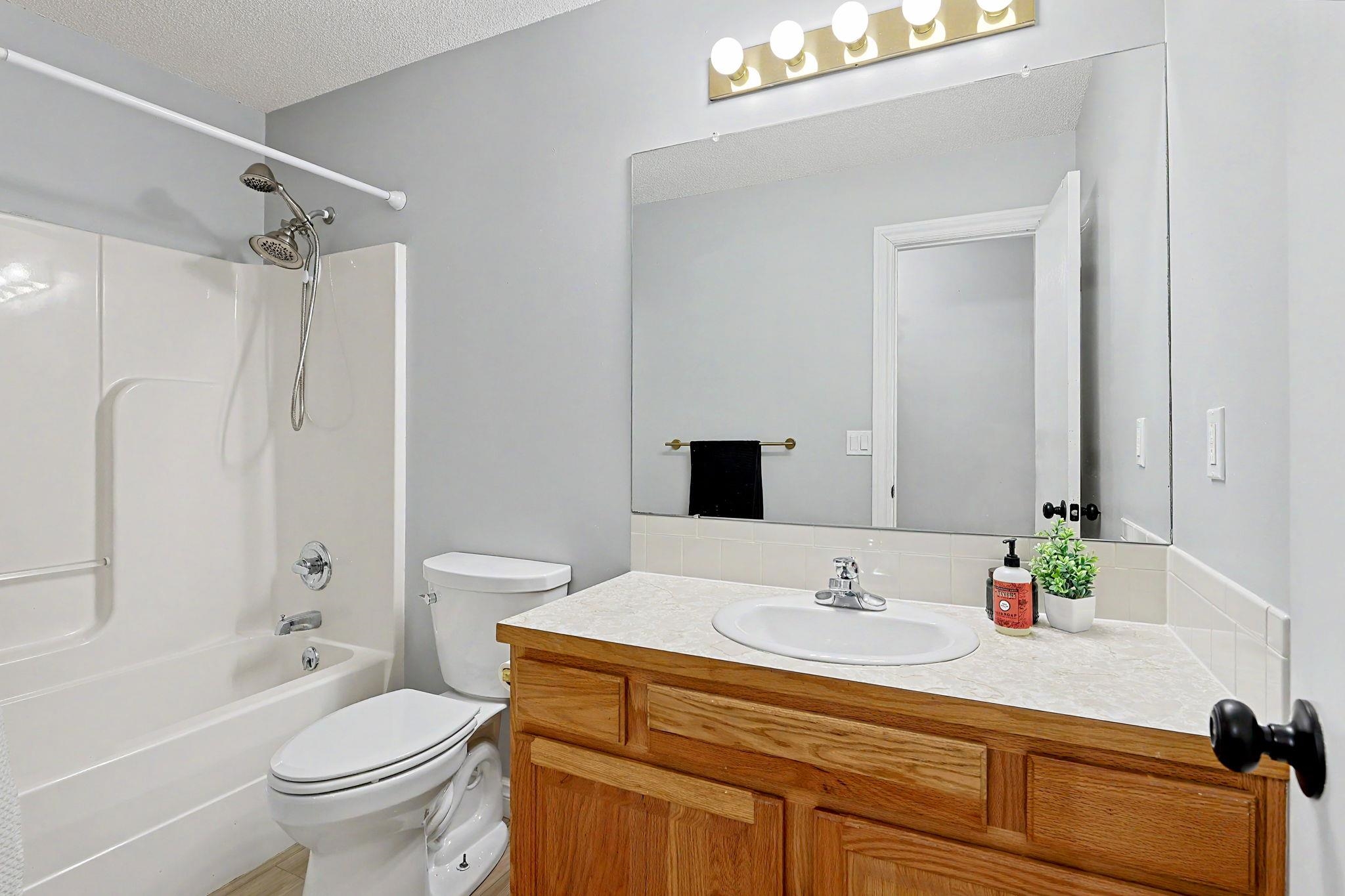 1041 S Bracken St Property Photo 16