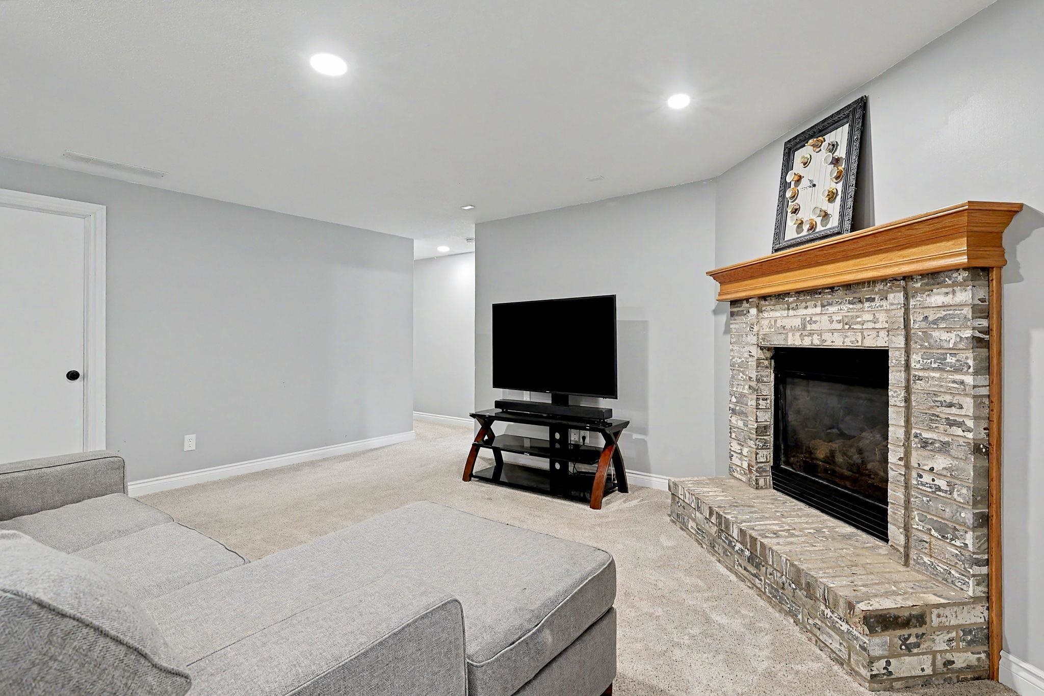 1041 S Bracken St Property Photo 23
