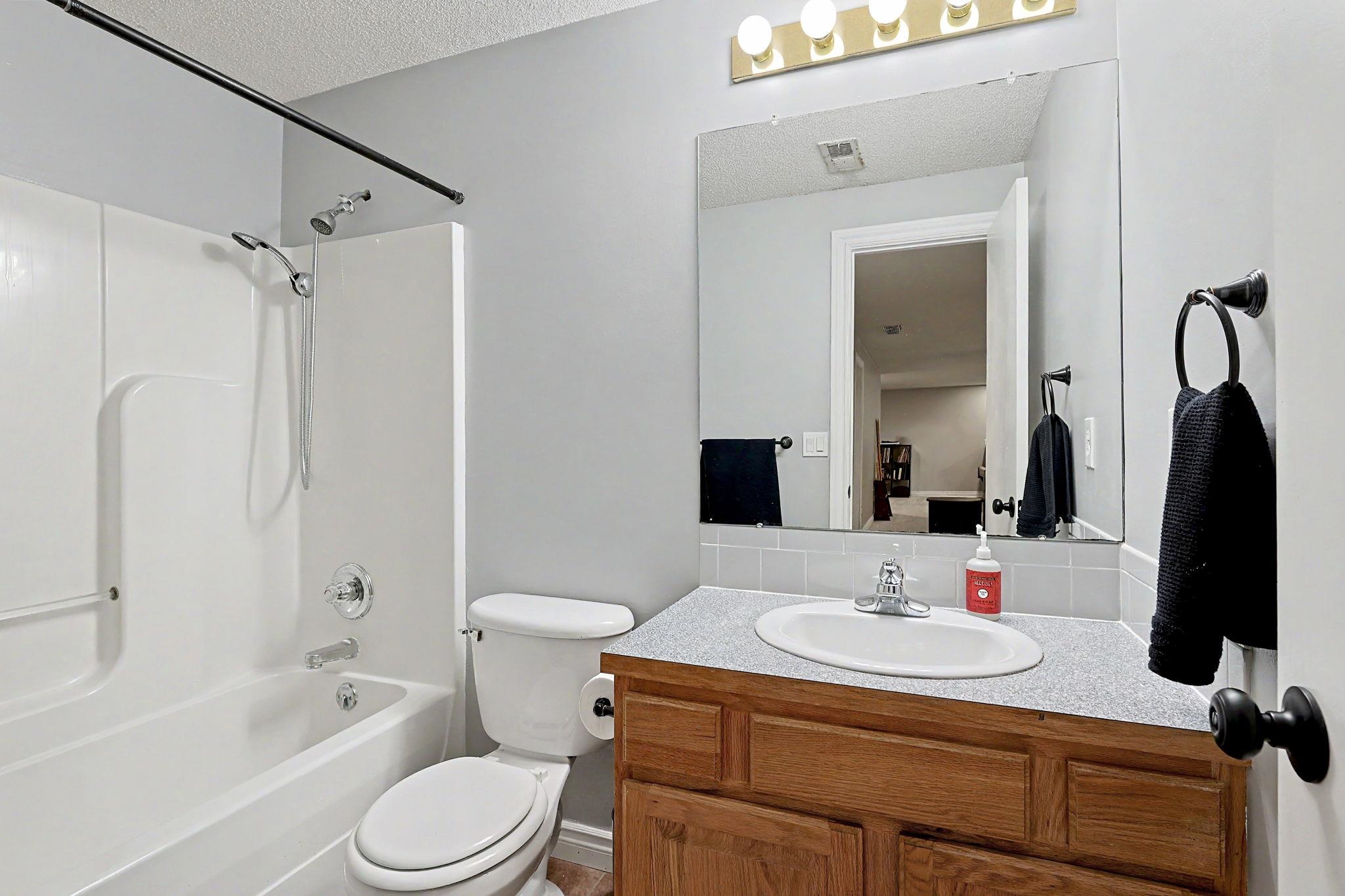 1041 S Bracken St Property Photo 24