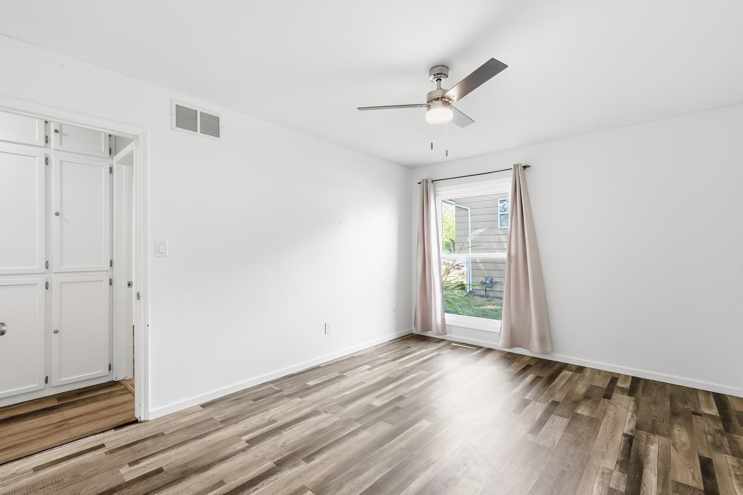 120 E Shady Brook Ln Property Photo 13
