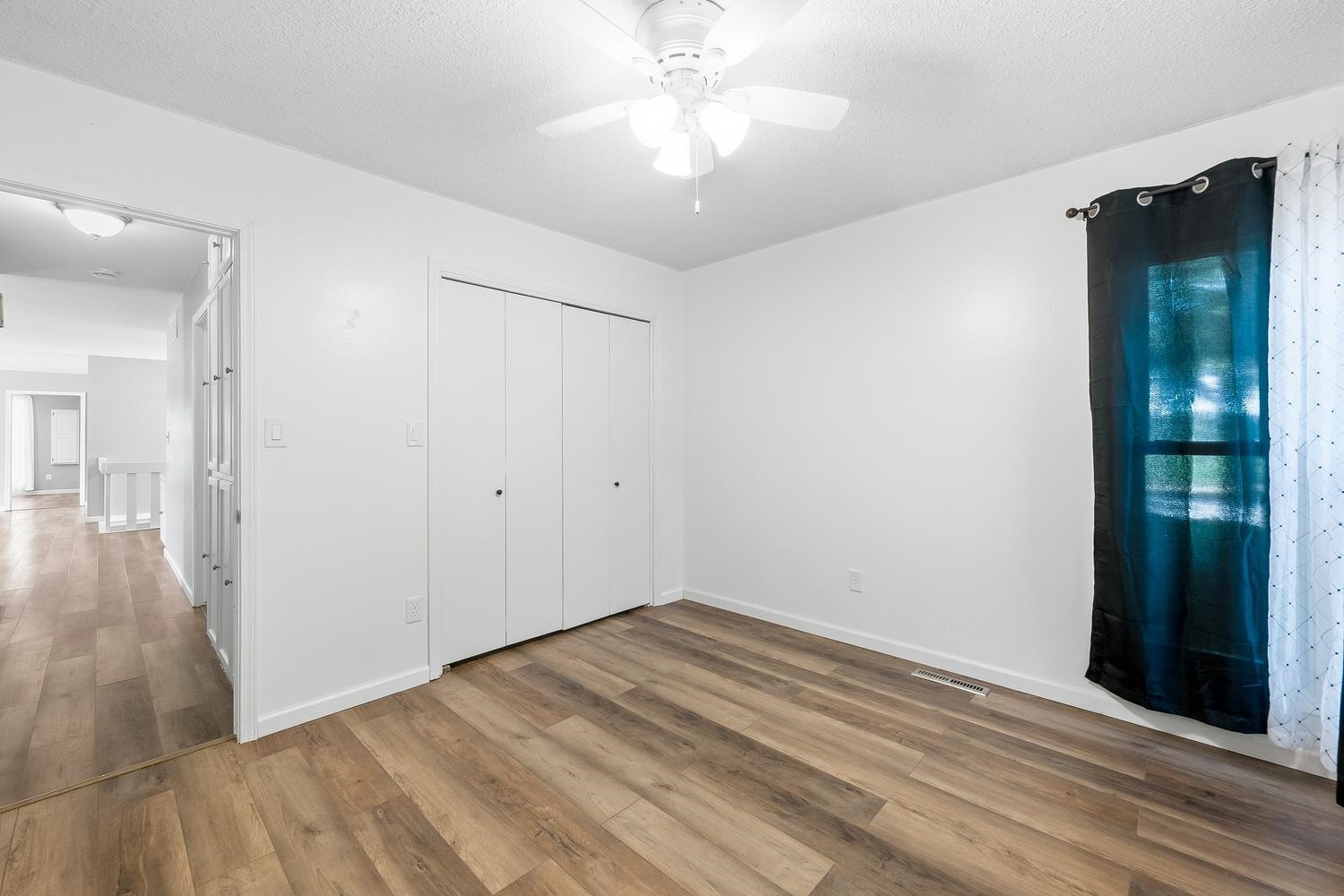 120 E Shady Brook Ln Property Photo 19