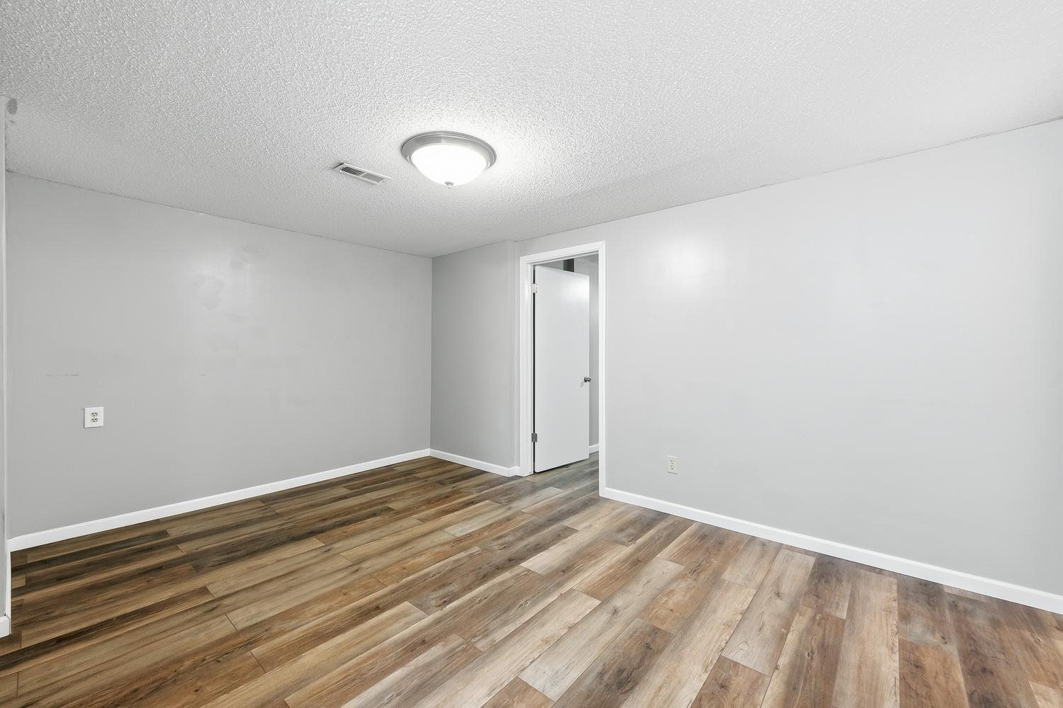 120 E Shady Brook Ln Property Photo 27