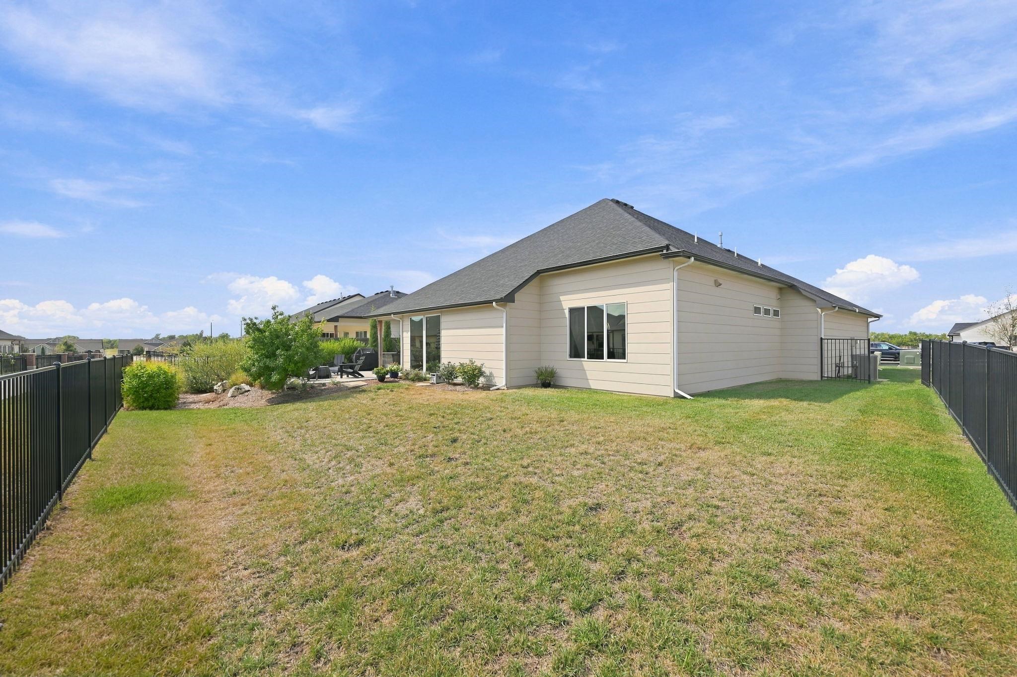 838 N Speyside Cir Property Photo 28
