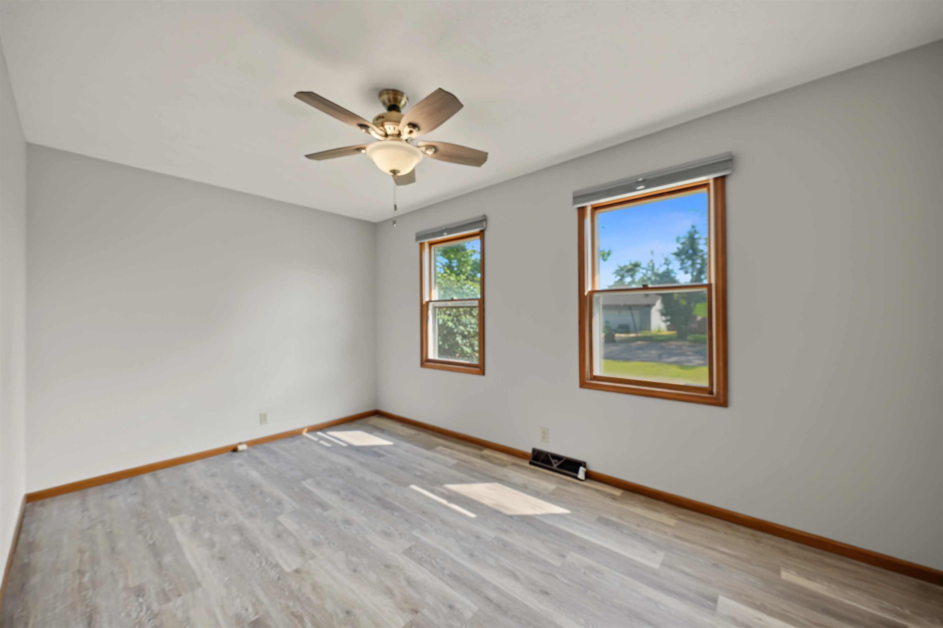 1233 Louise Ln Property Photo 11
