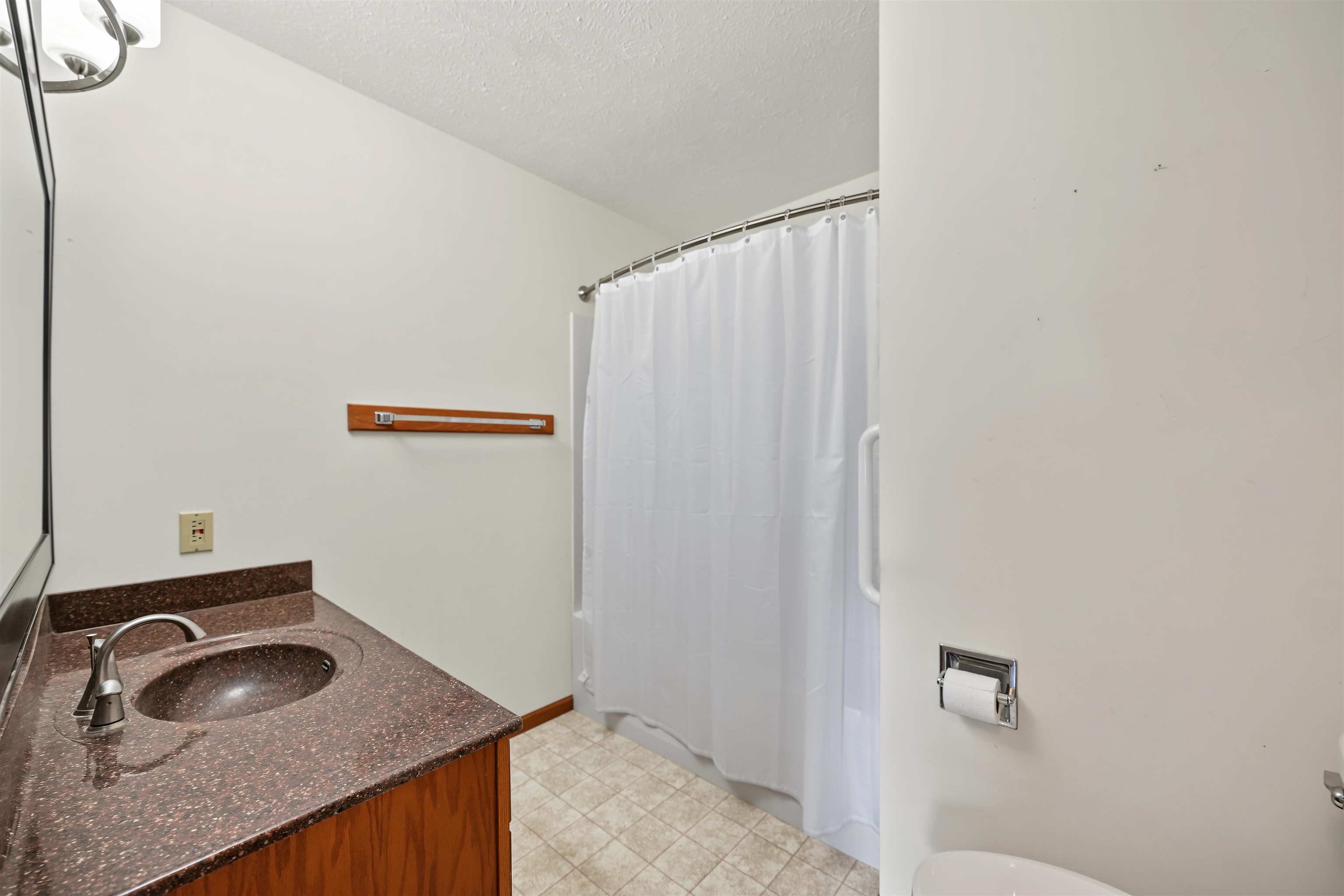 1233 Louise Ln Property Photo 12
