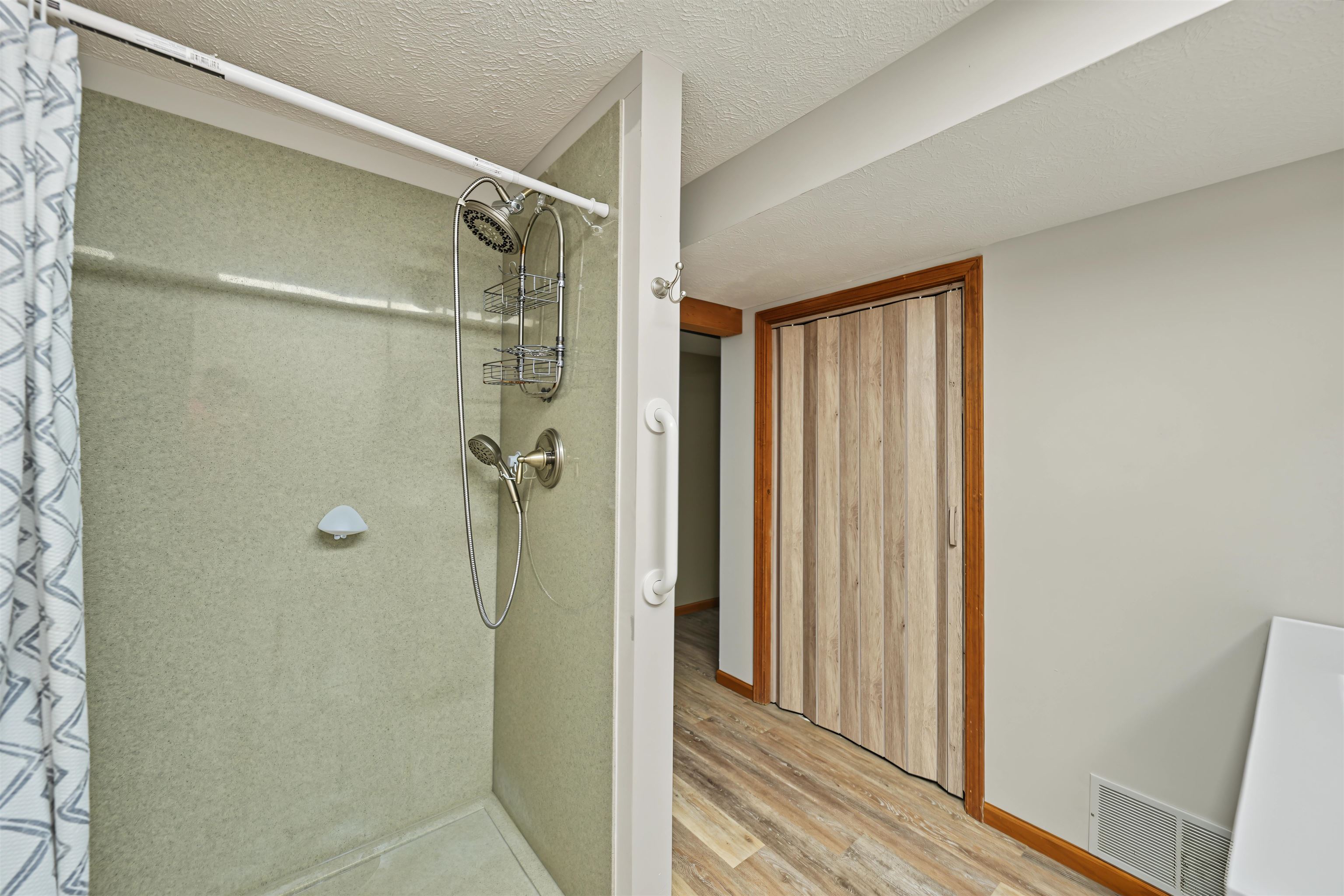 1233 Louise Ln Property Photo 18