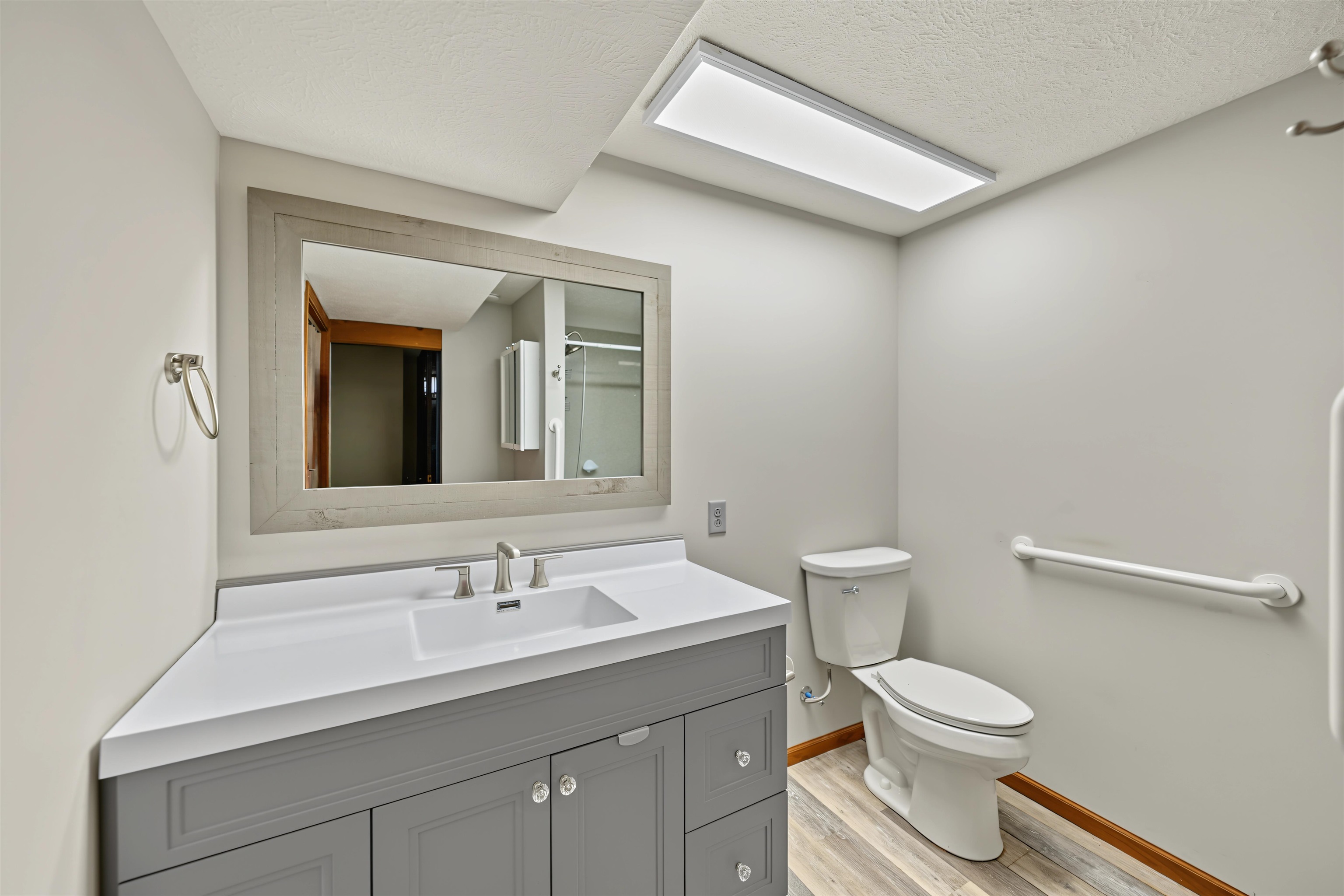 1233 Louise Ln Property Photo 19