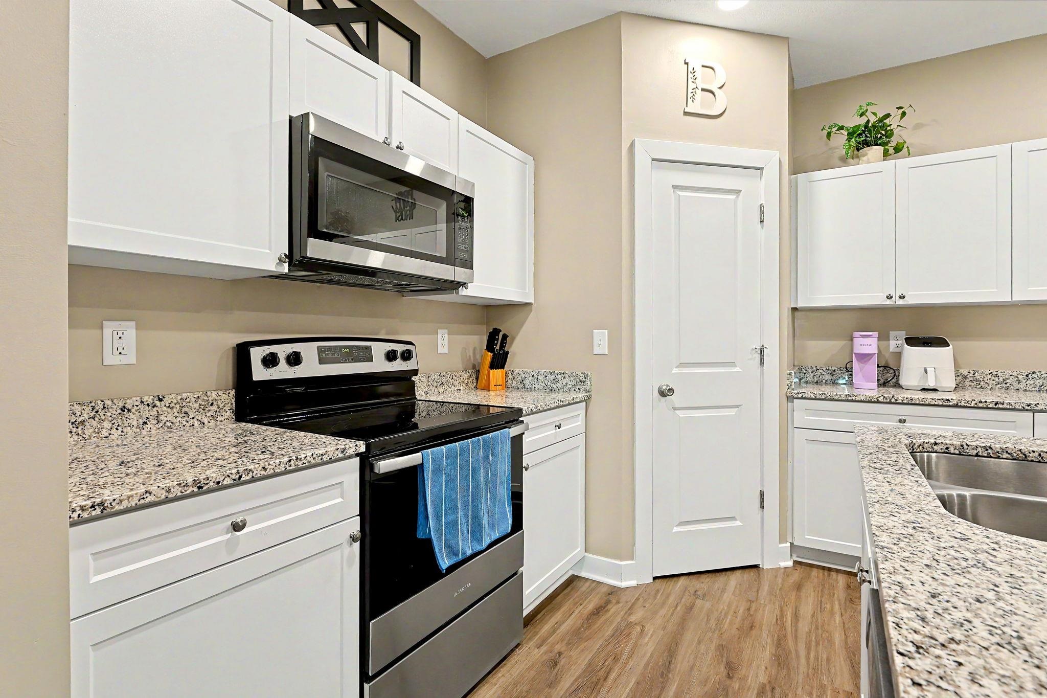 5227 N Cypress Property Photo 14