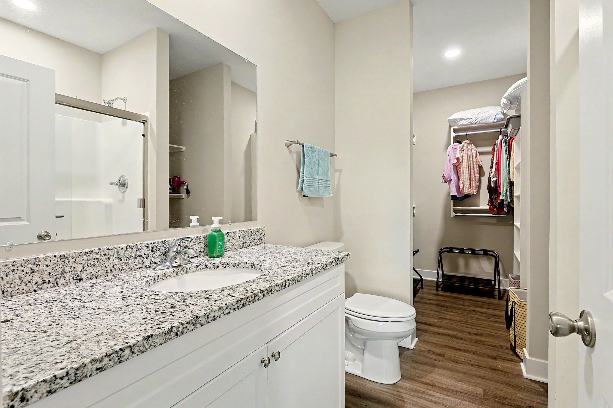 5227 N Cypress Property Photo 20