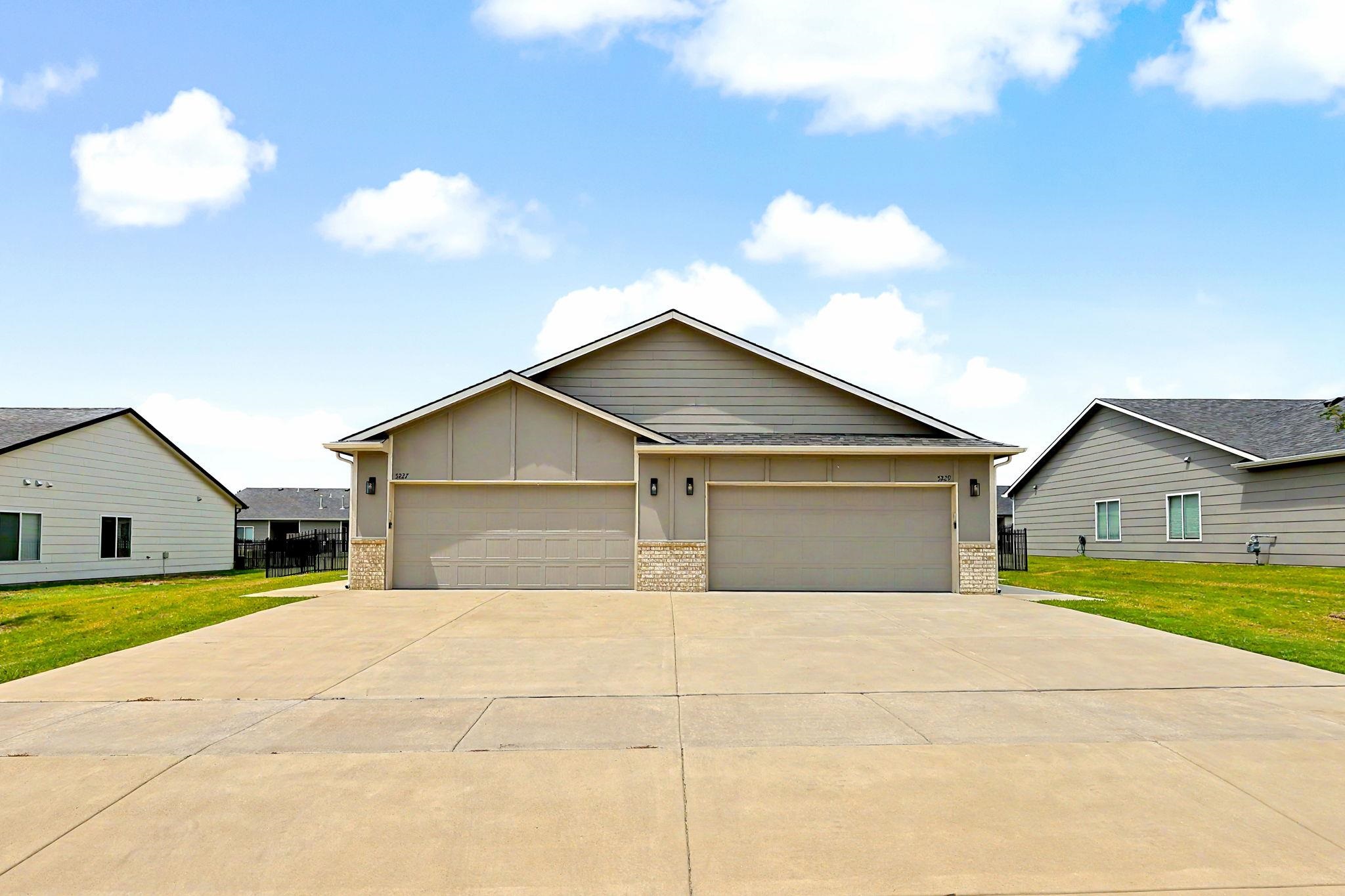 5229 N Cypress Property Photo 1