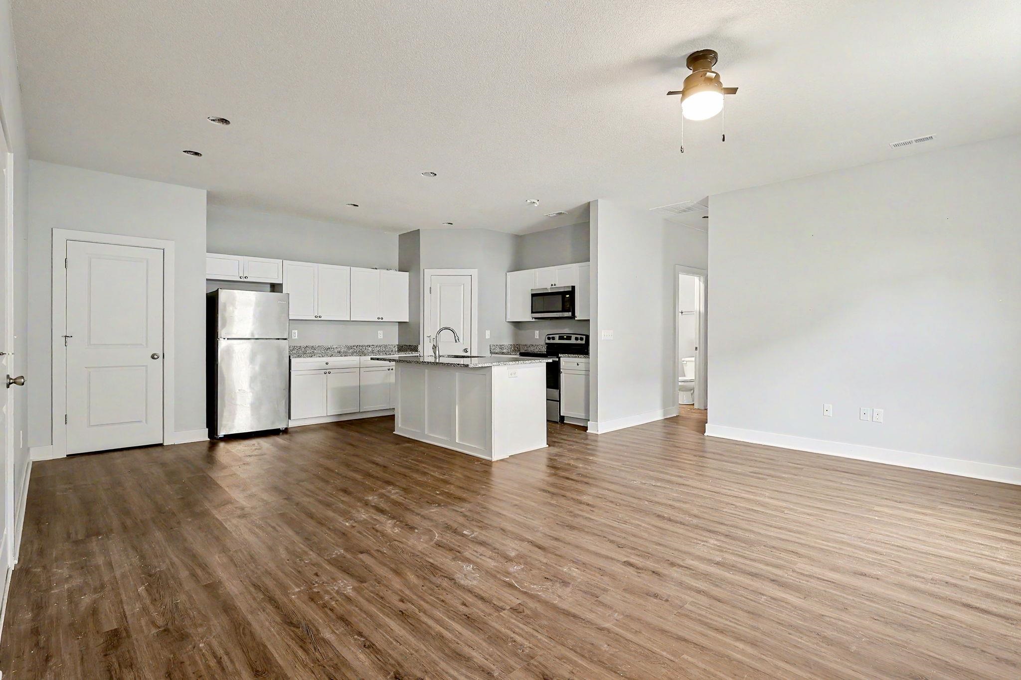 5229 N Cypress Property Photo 5