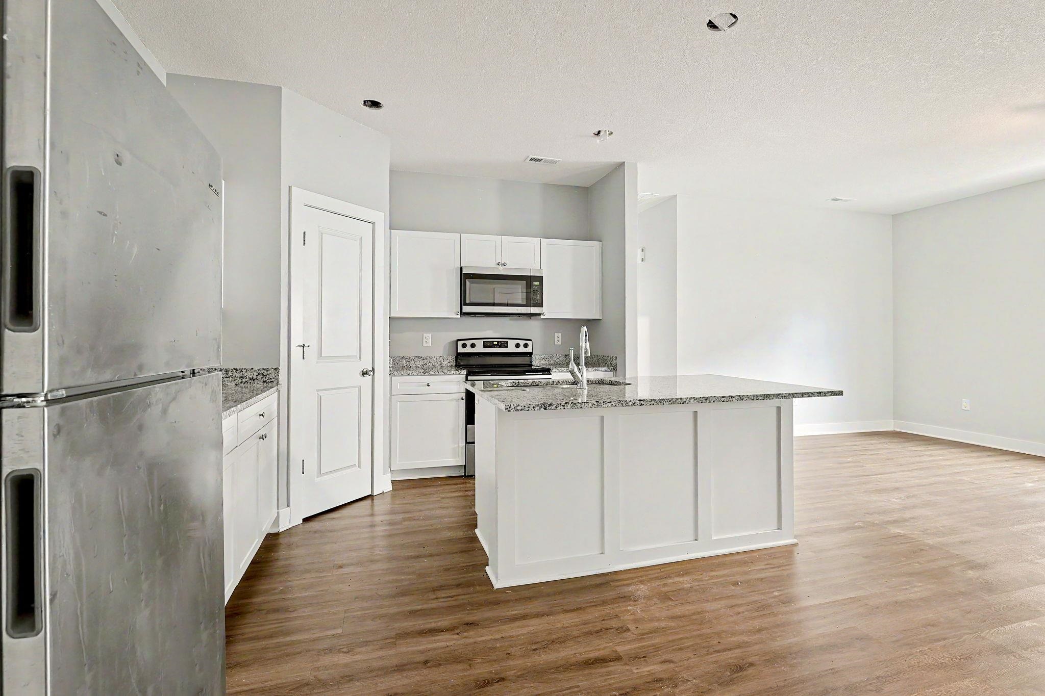 5229 N Cypress Property Photo 7