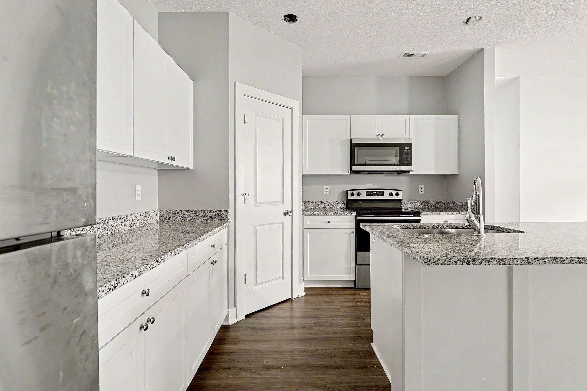 5229 N Cypress Property Photo 8