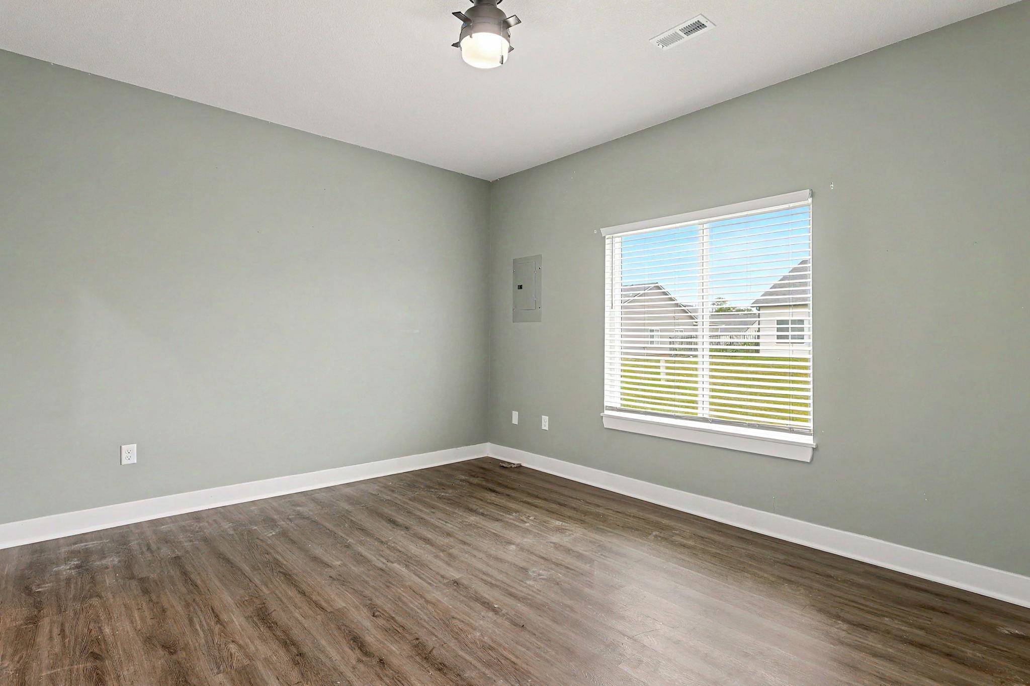 5229 N Cypress Property Photo 17