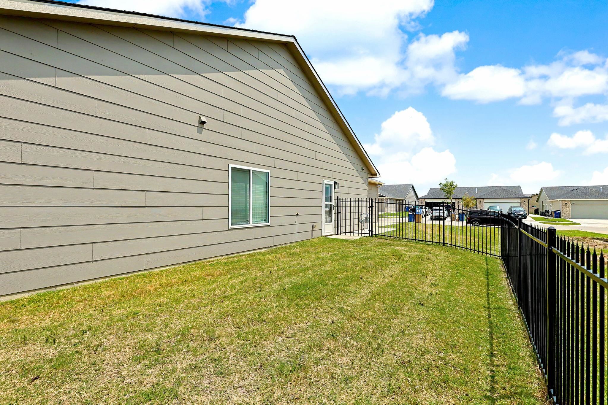 5229 N Cypress Property Photo 26