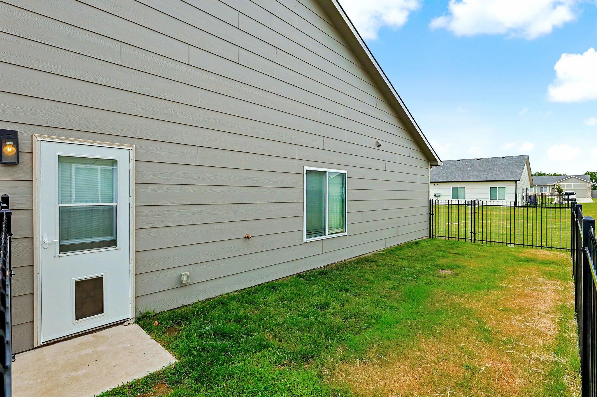 5229 N Cypress Property Photo 28