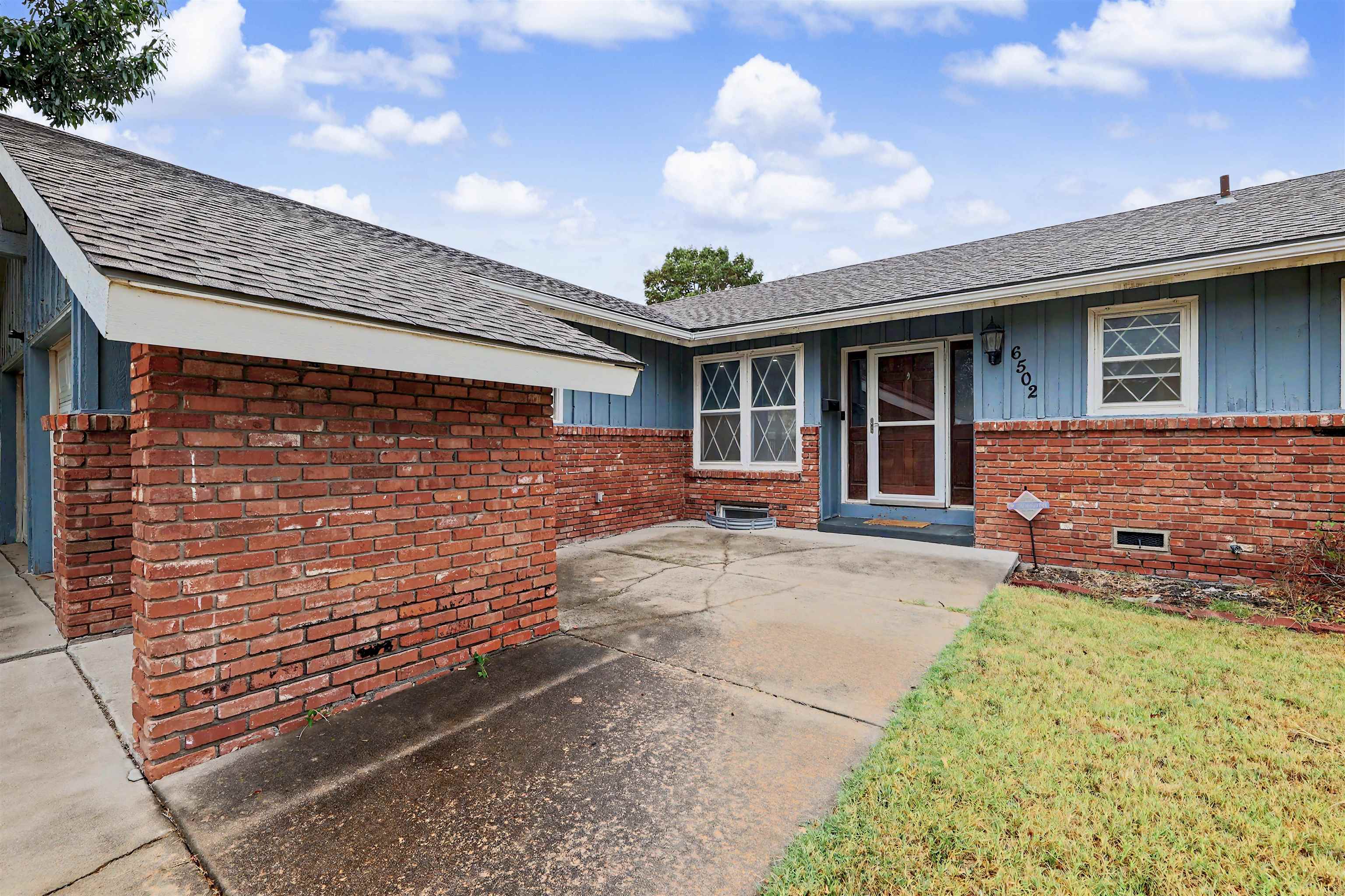 6502 E Aberdeen St Property Photo 2
