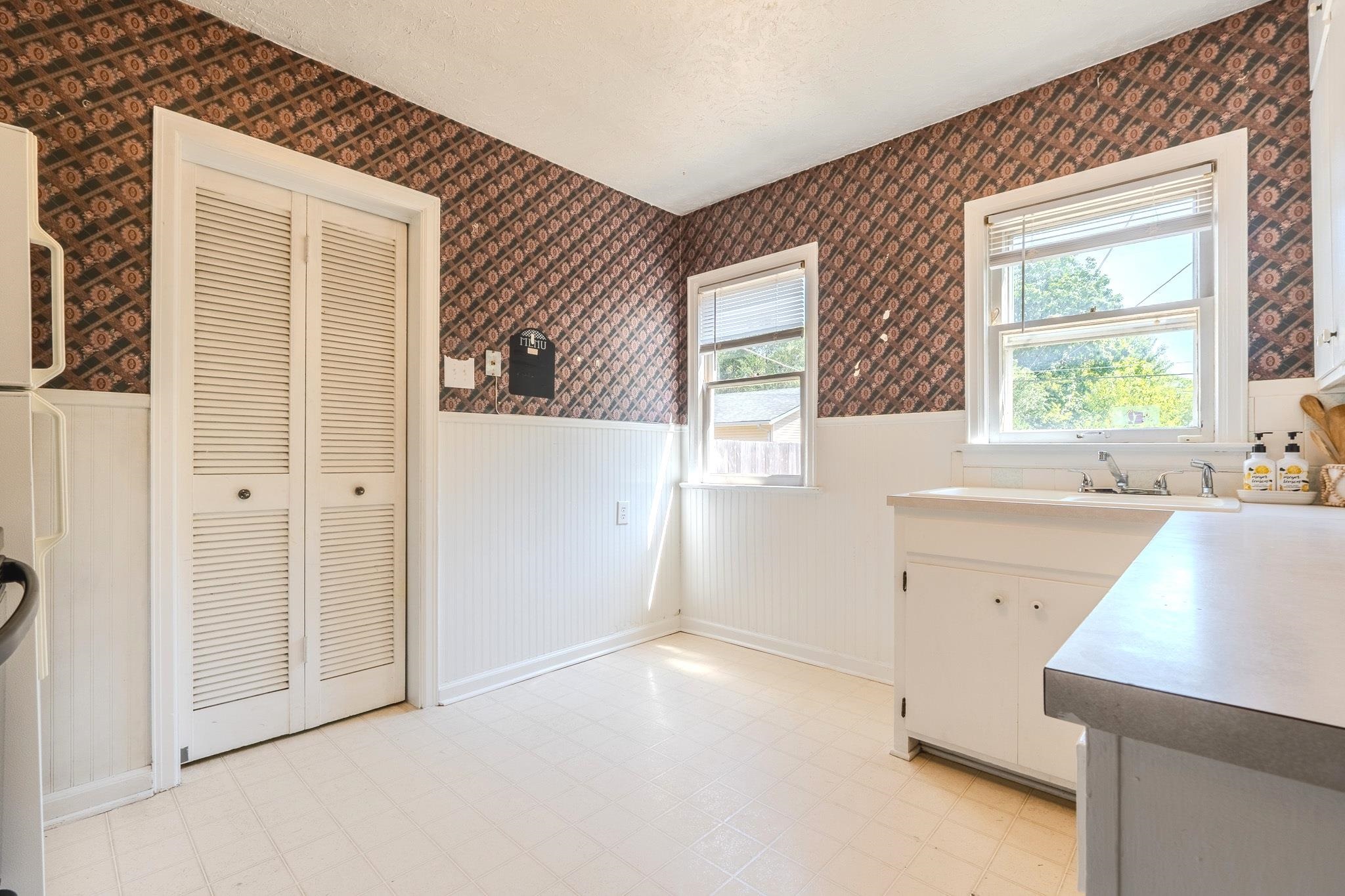 2334 S Ida Property Photo 6