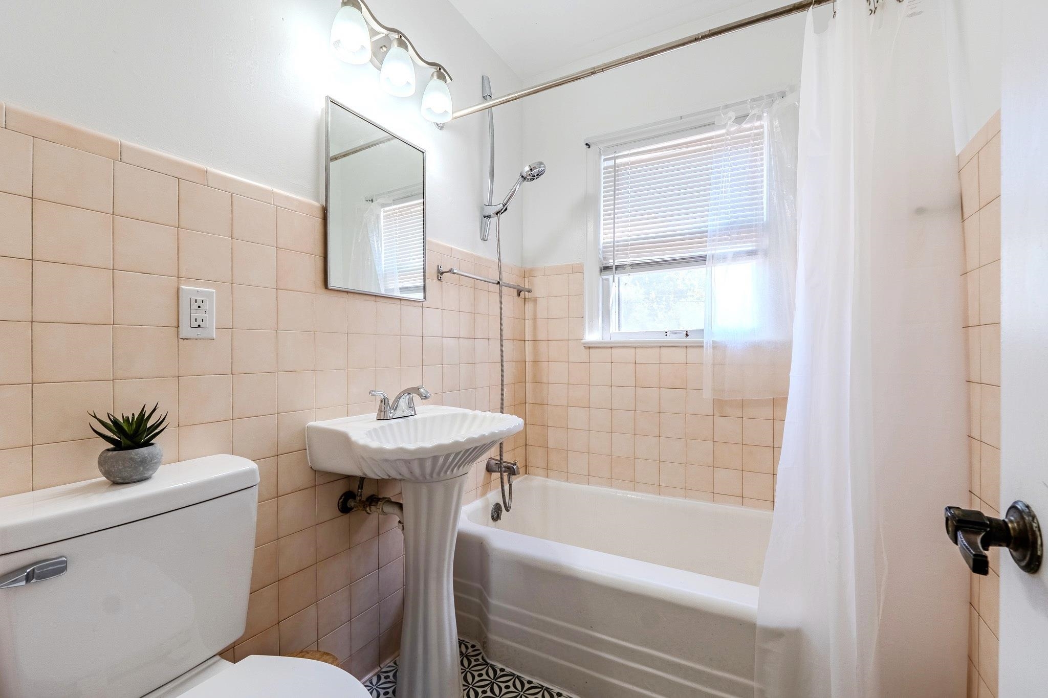 2334 S Ida Property Photo 10