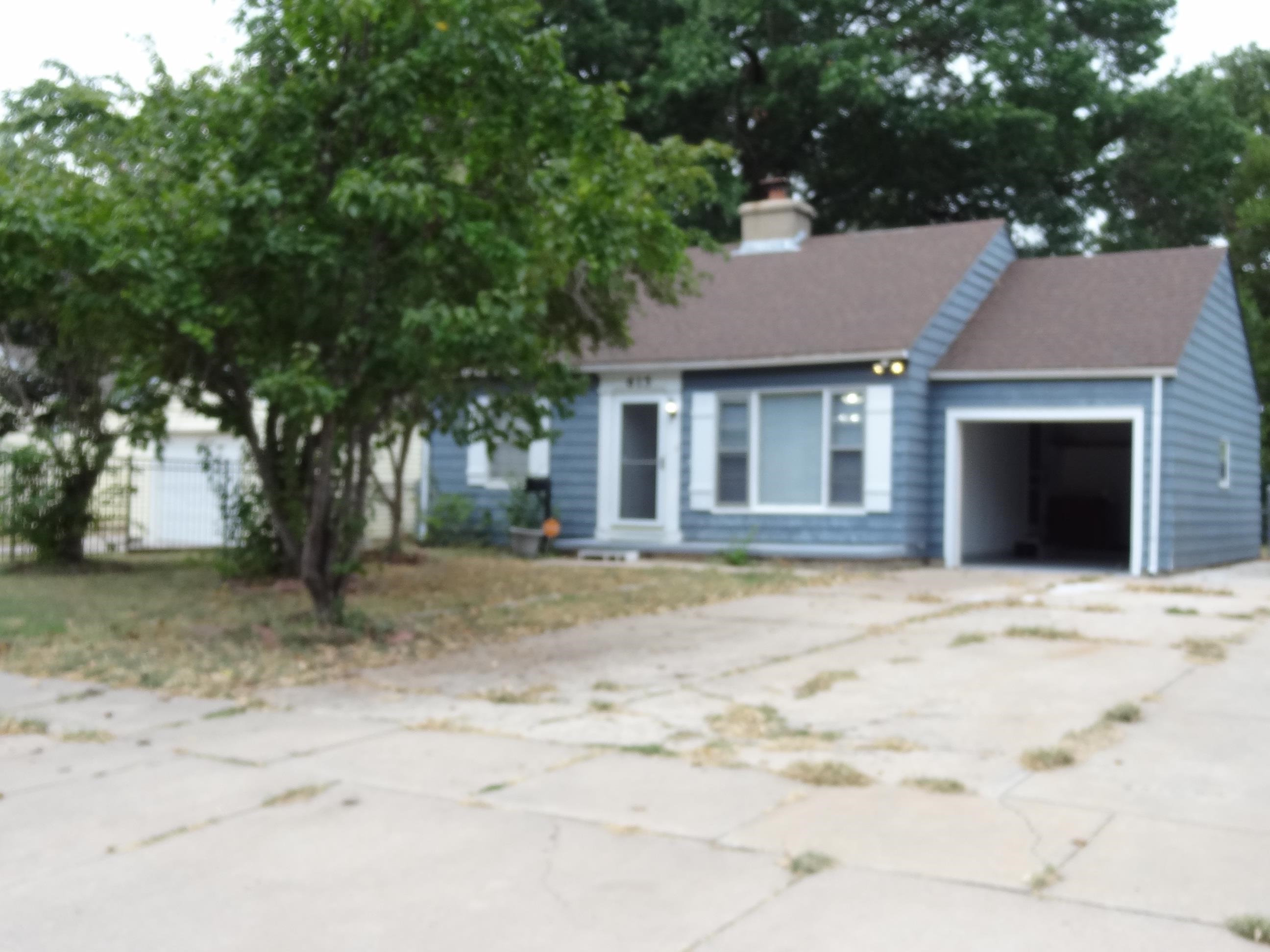 615 S Pershing Property Photo 1