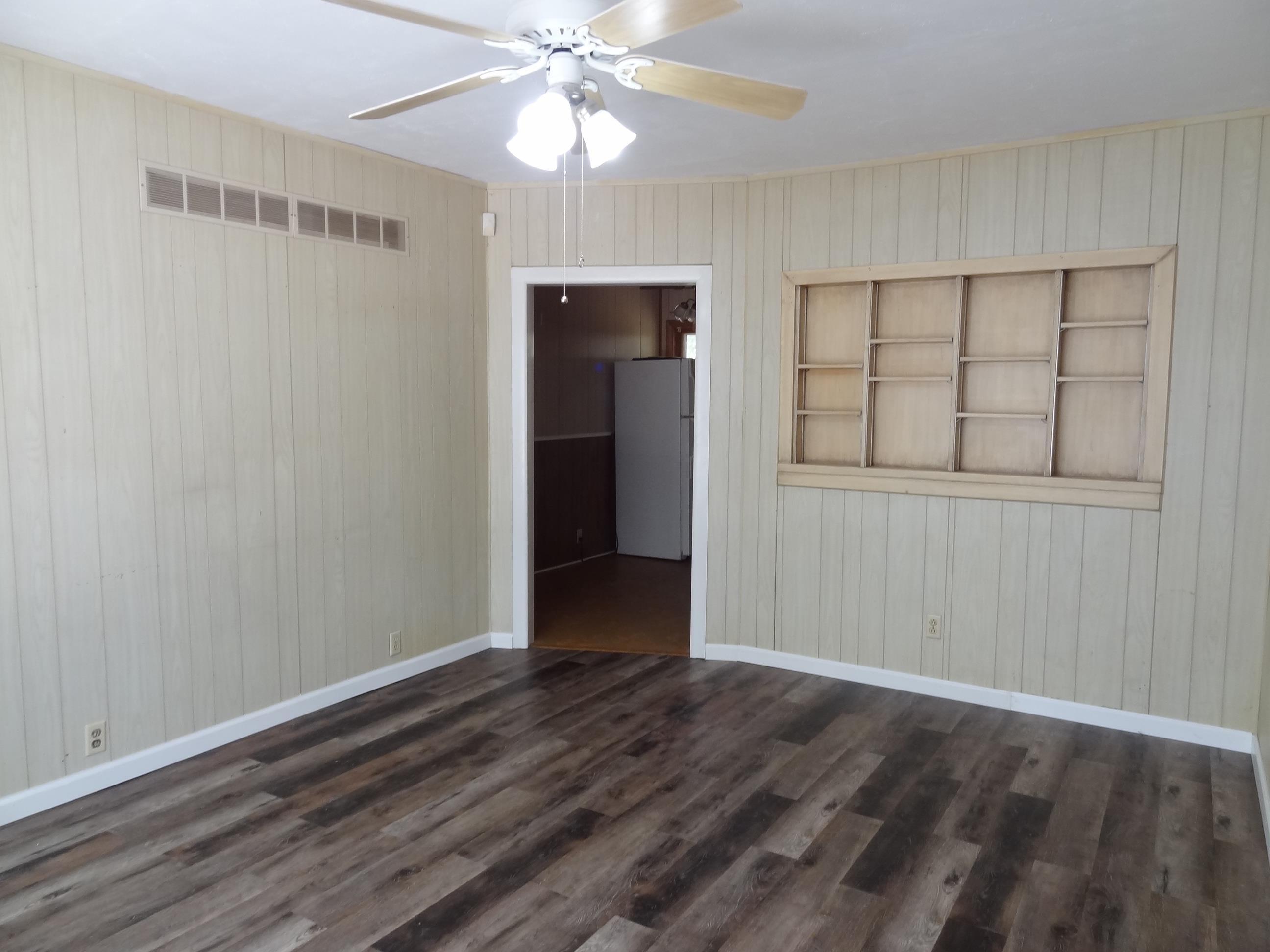 615 S Pershing Property Photo 3