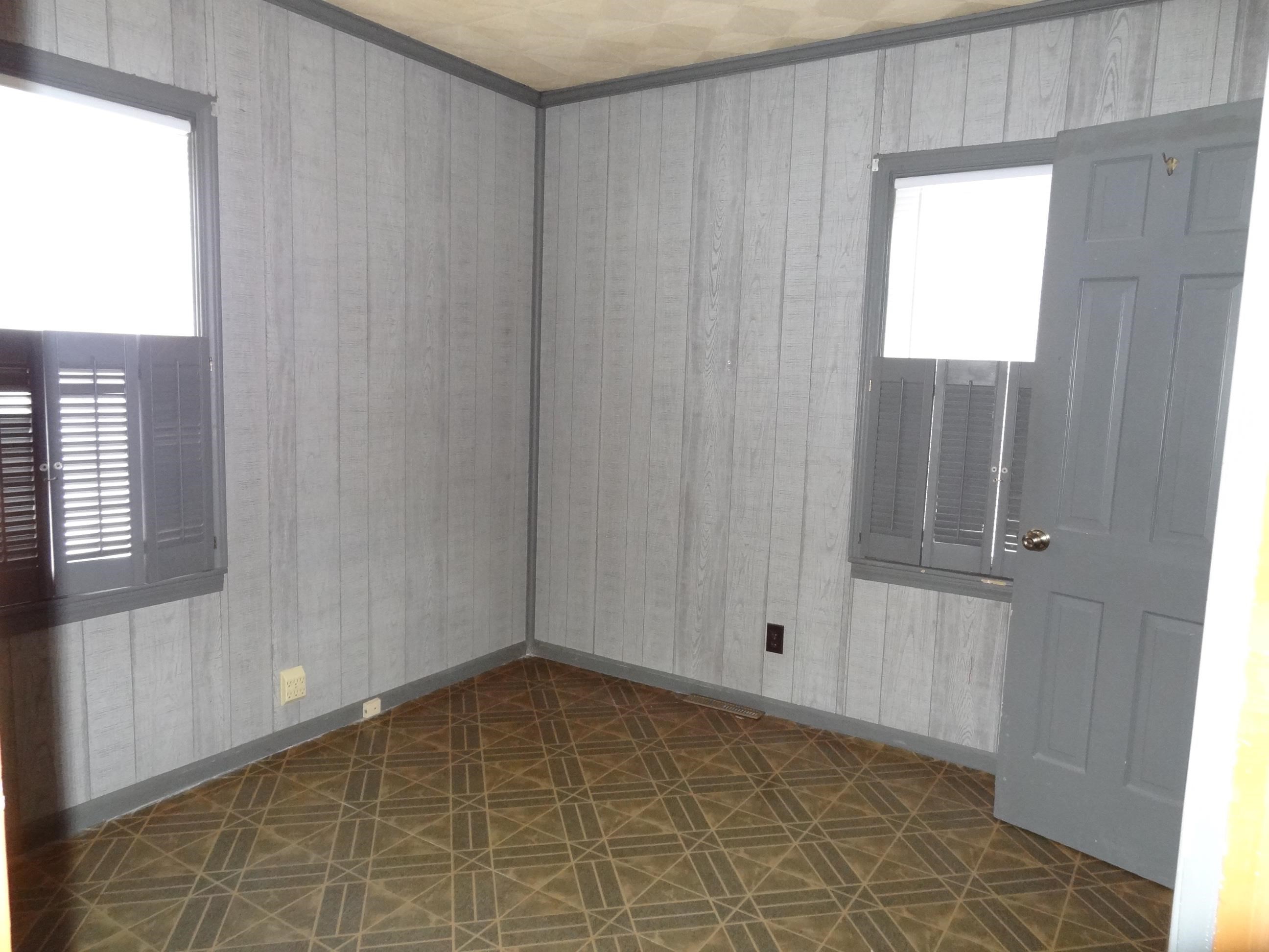 615 S Pershing Property Photo 5