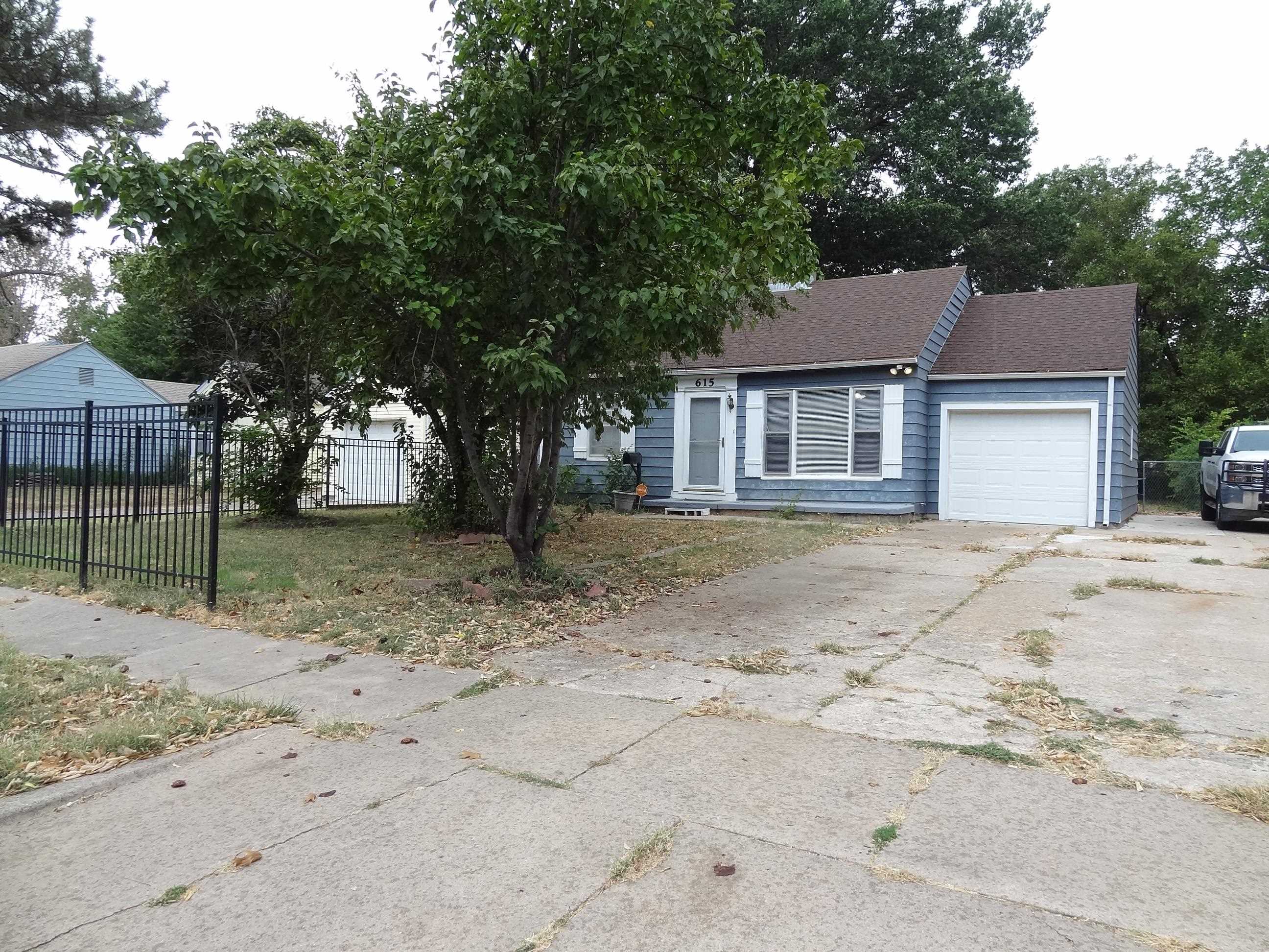 615 S Pershing Property Photo 14